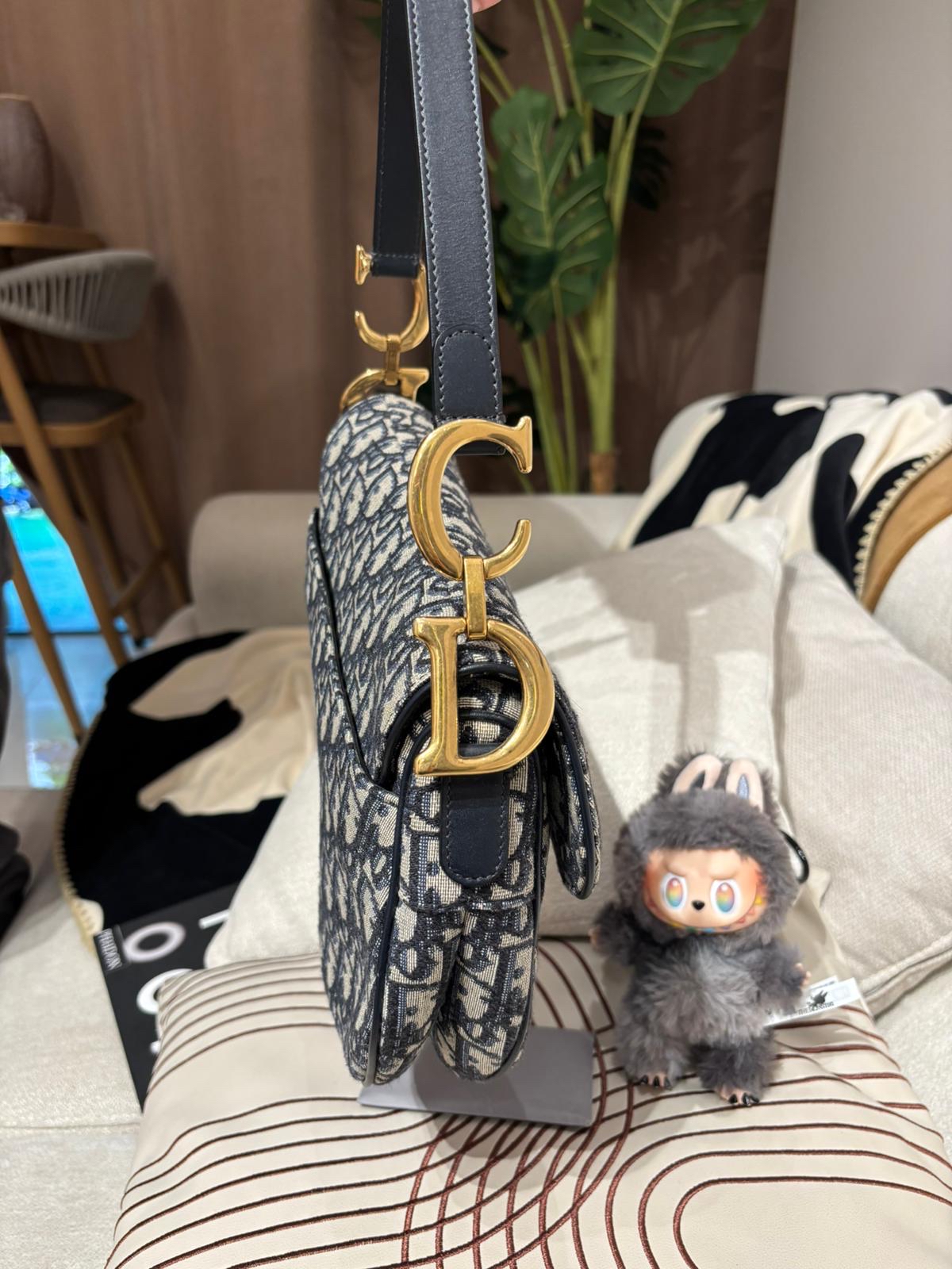 Dior Saddle Medium Hogo Bag 100%Authentic, 98%New ✅ certificate ✅Dust bag ✅Box