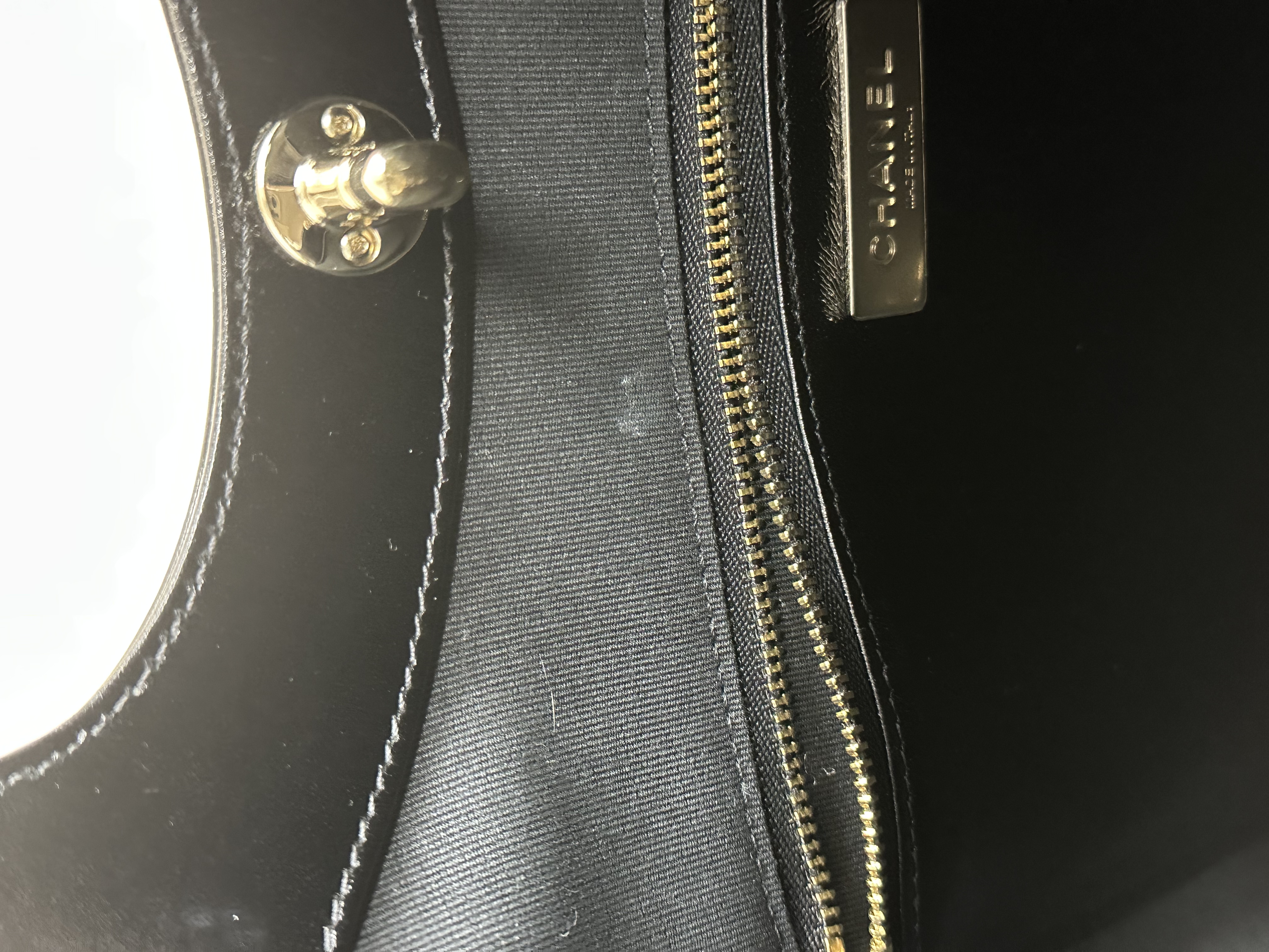 Pre-owned Chanel 31 Bag/ Product Code: 26041601