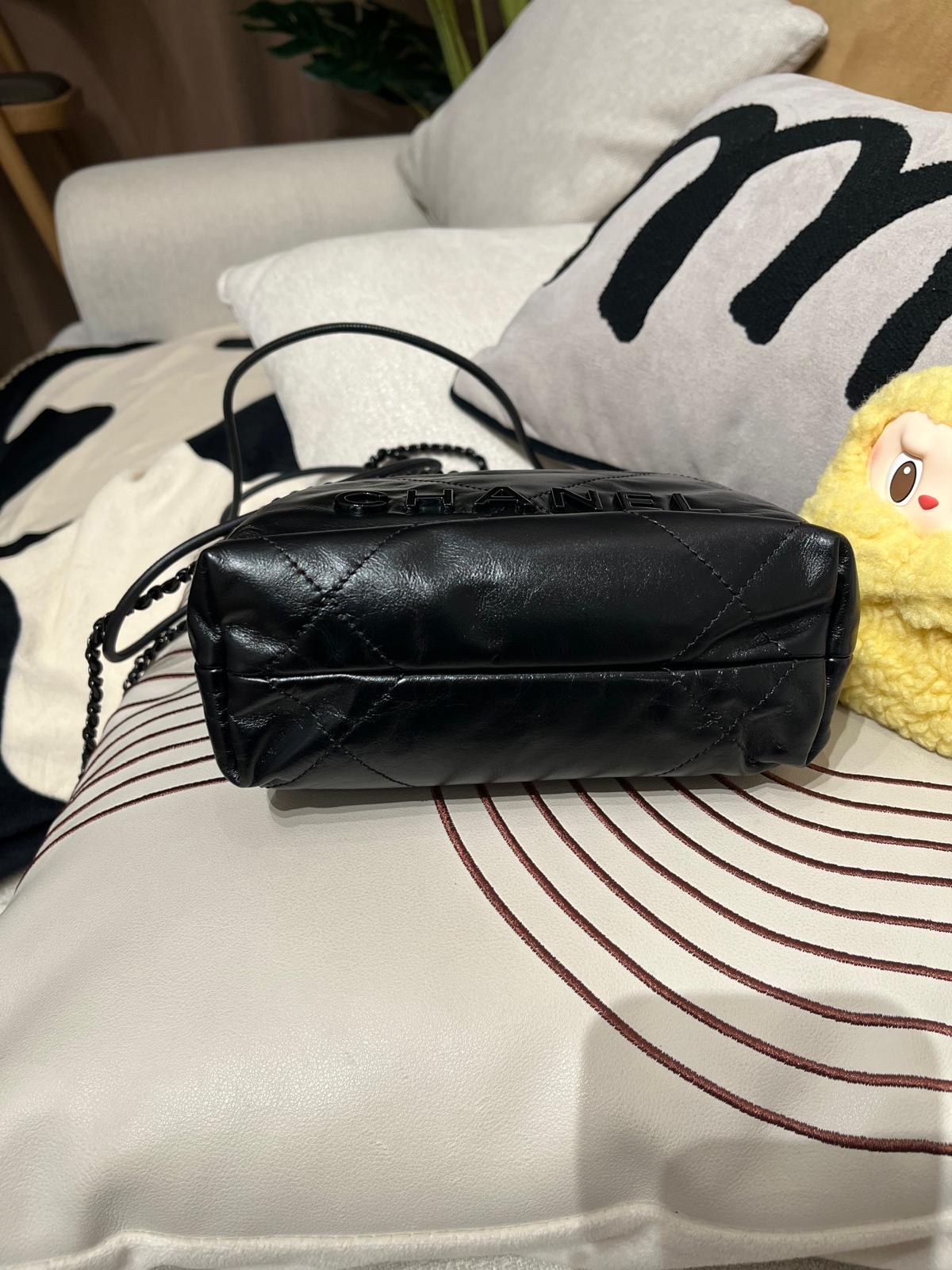 Chanel 22 mini so black calfskin  100%Authentic ,95%new ✅chip✅dust bag✅box