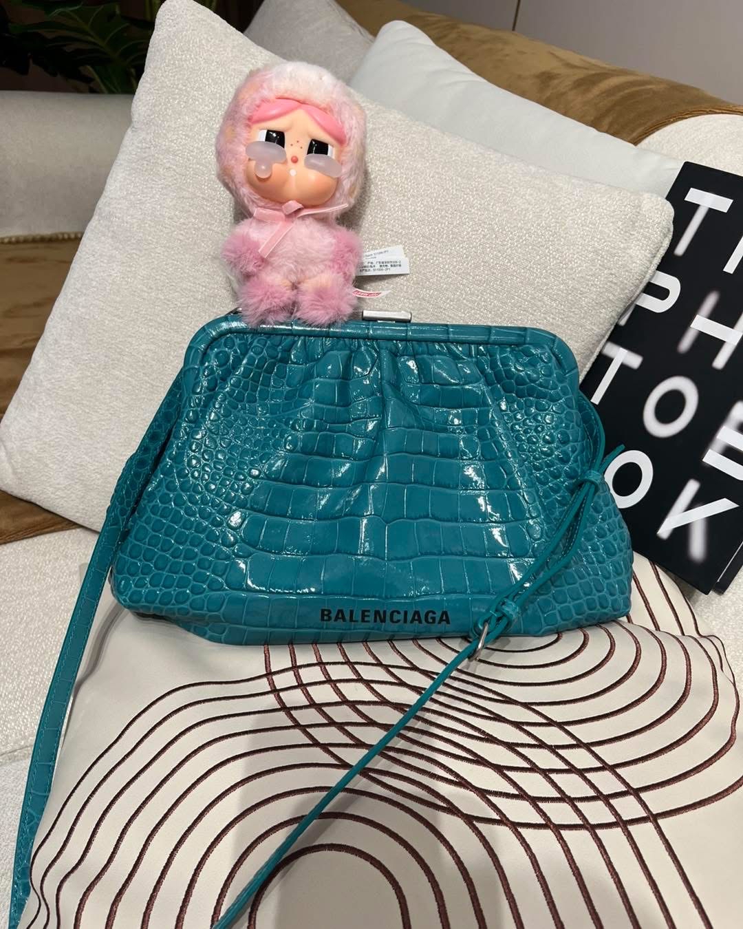 Balenciaga 雲朵油蠟牛皮斜孭袋100%Authentic,95%New