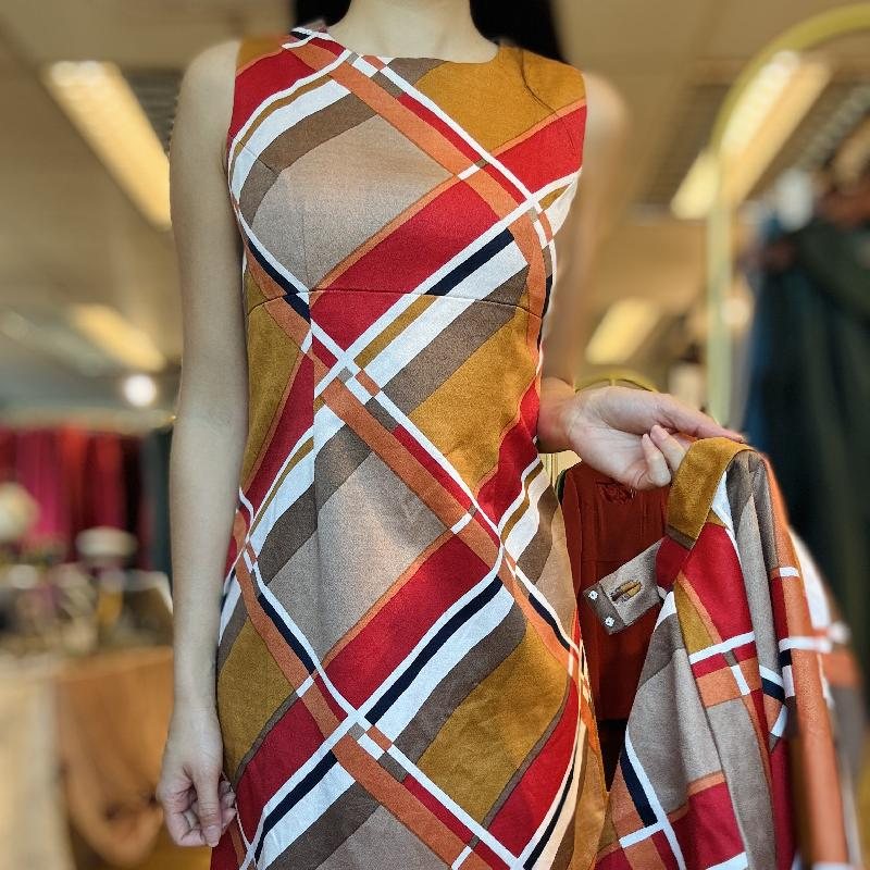 Rare! Vintage 1960s Twin Set - Cape and Shift Dress (MT2561)
