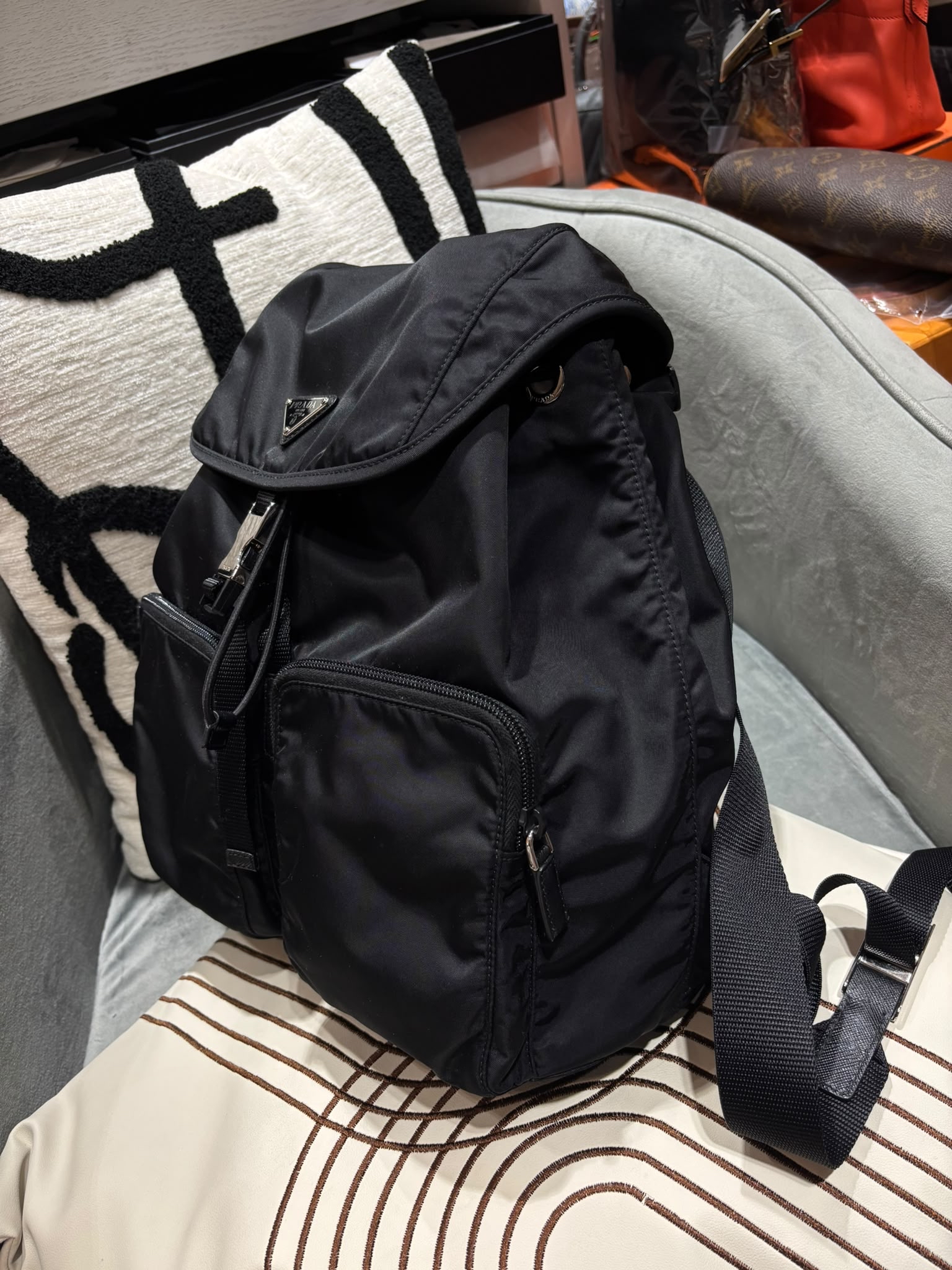 Prada re-nylon backpack ,黑色銀扣背囊 100%Authentic, 98%new  ✅收據✅nfc booklet ✅dust bag 