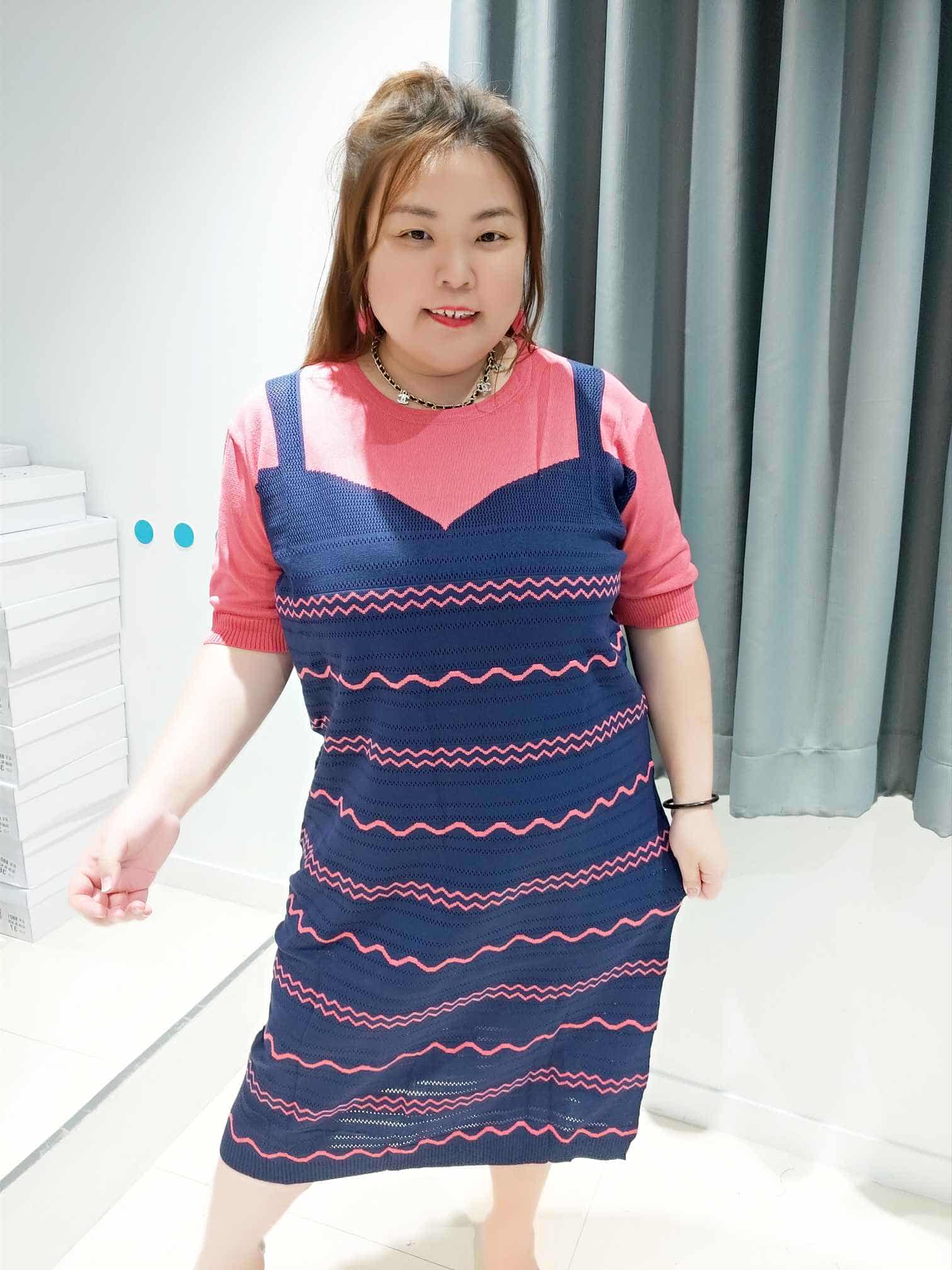 DOA14 拼色针织波纹设计连衣裙