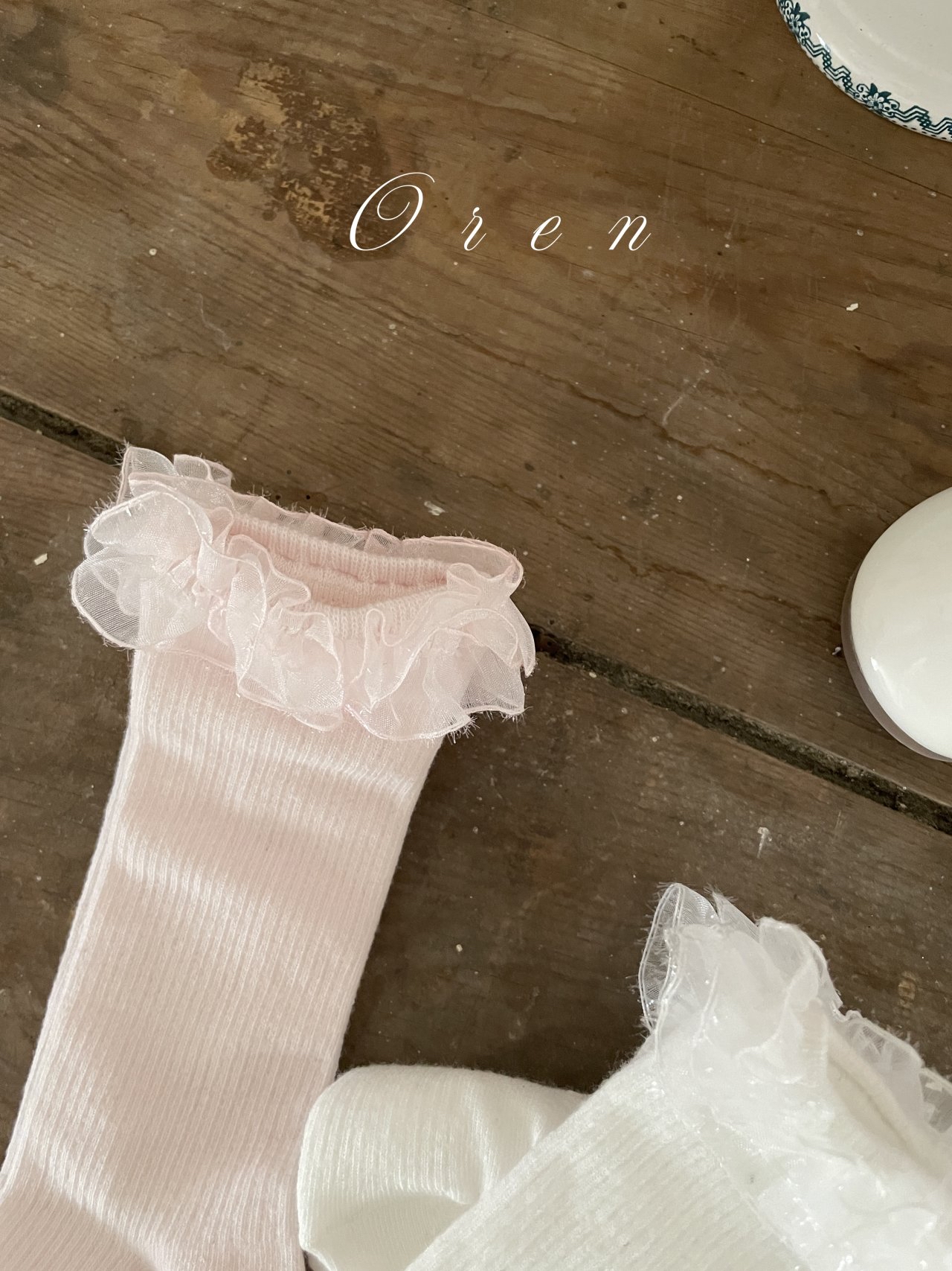 Eta Lace Knee-High Socks