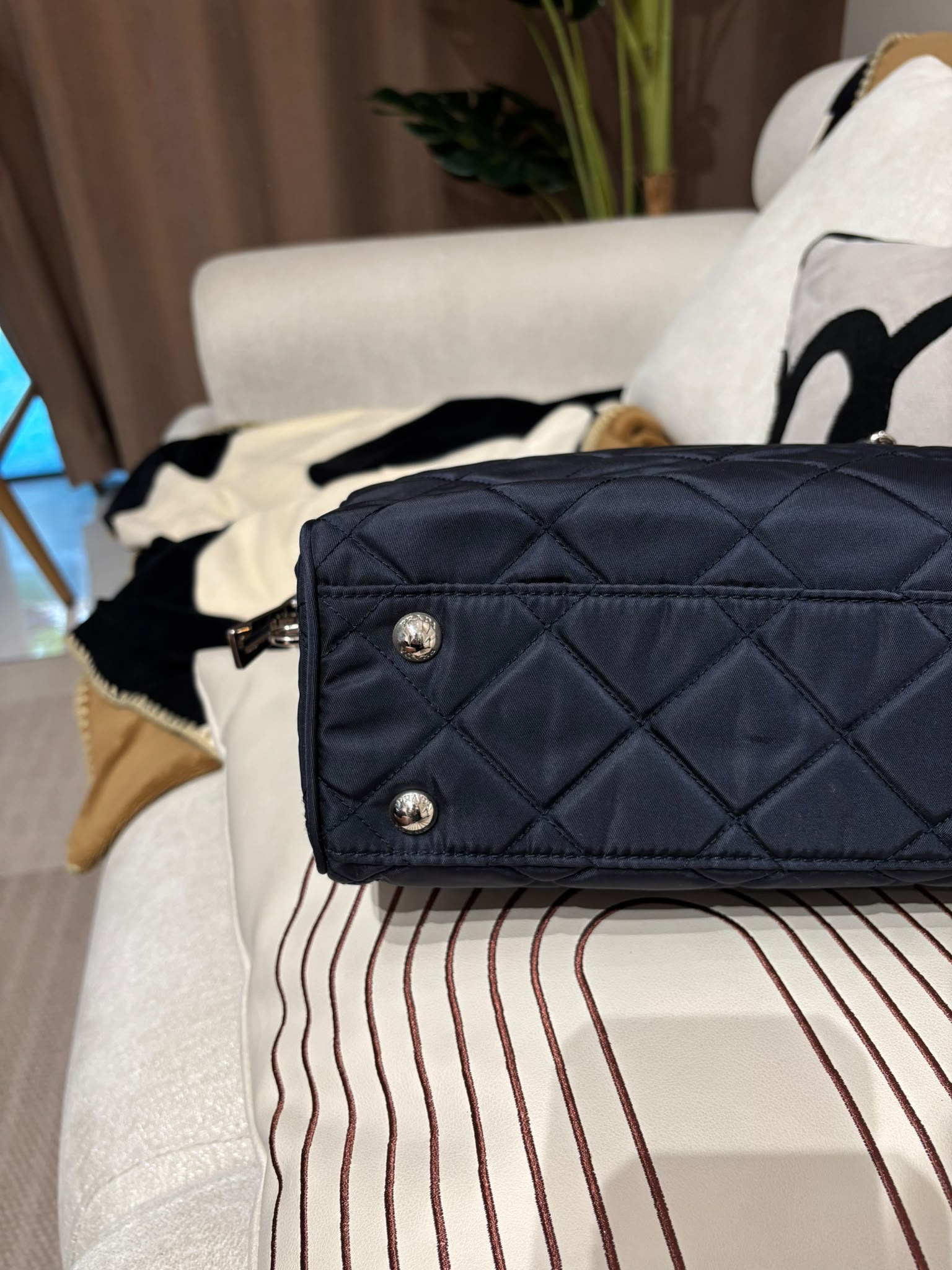 PRADA nylon shoulder  bag navy 100%Authentic, 95%new ✅Dust bag
