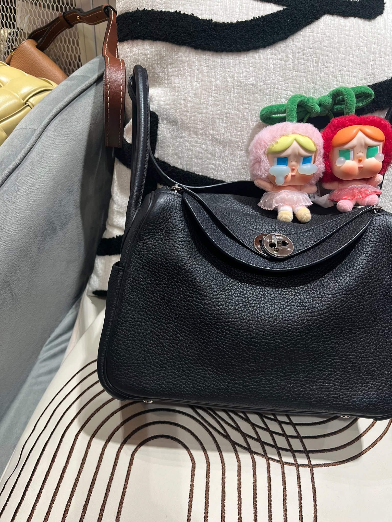 HERMES LINDY 26,STAMP Y 黑銀 100%Authentic, 95%new  ✅塵袋✅box