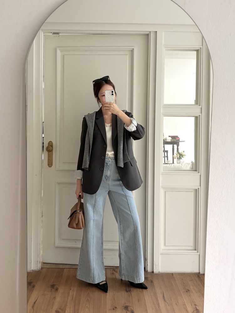 The Seamline Wide-Leg Jeans