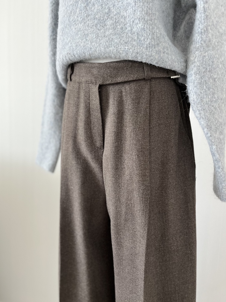 Warm-Tone Buckle Drape Slacks (Brown)