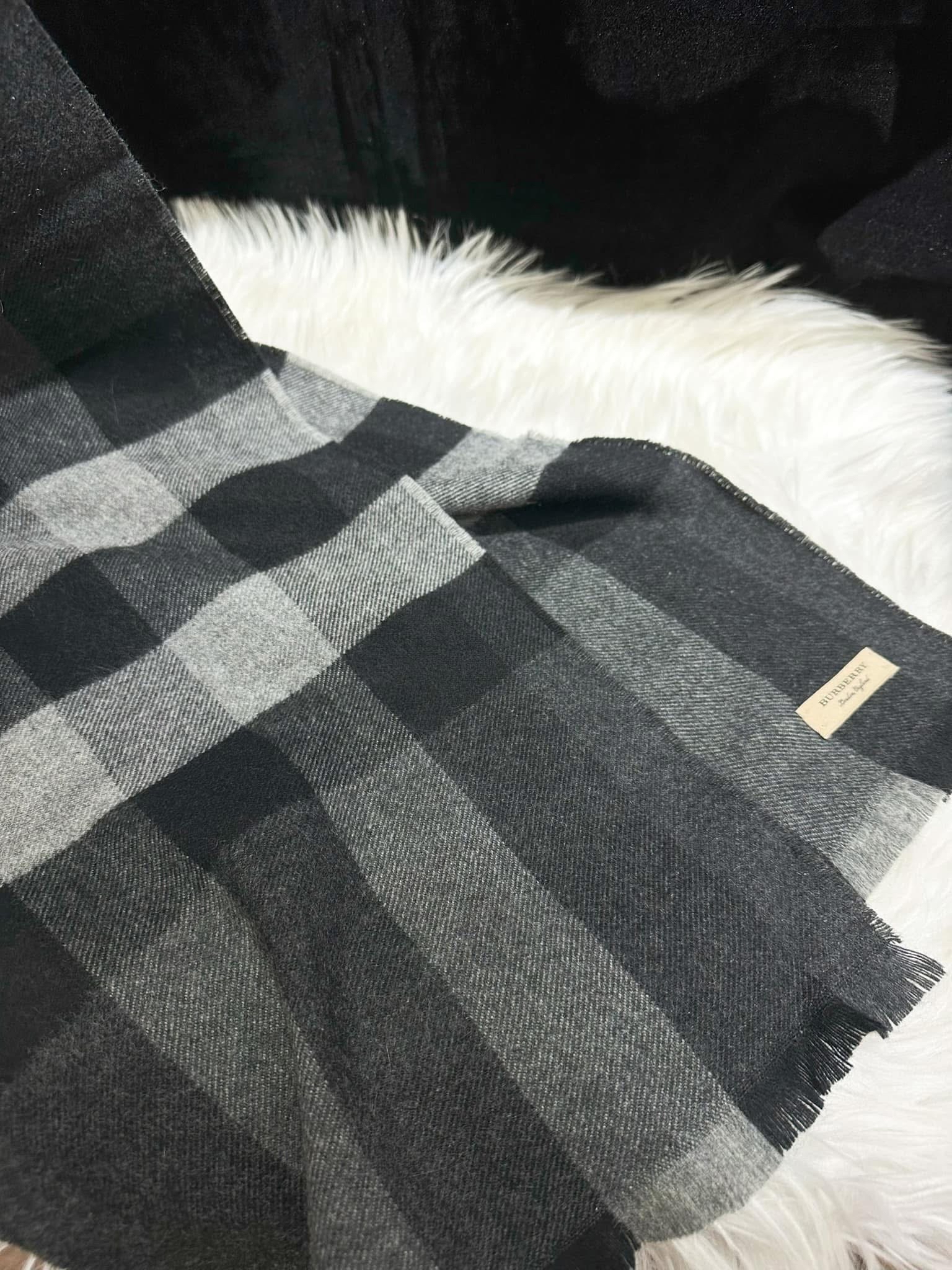 Burberry scarf wool/cashmere/check/blk
