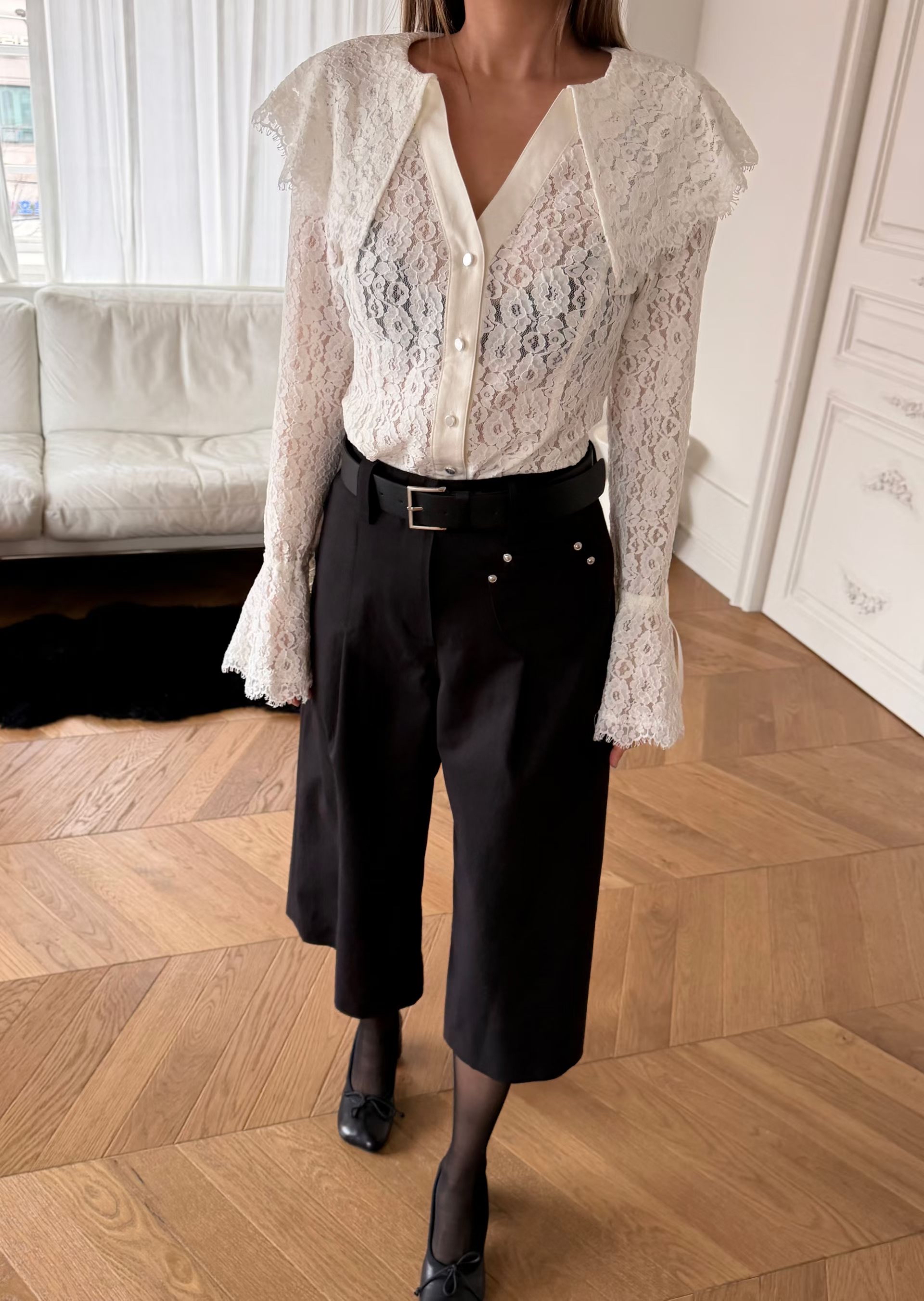 Feminine flared sleeves lace top (Ivory)