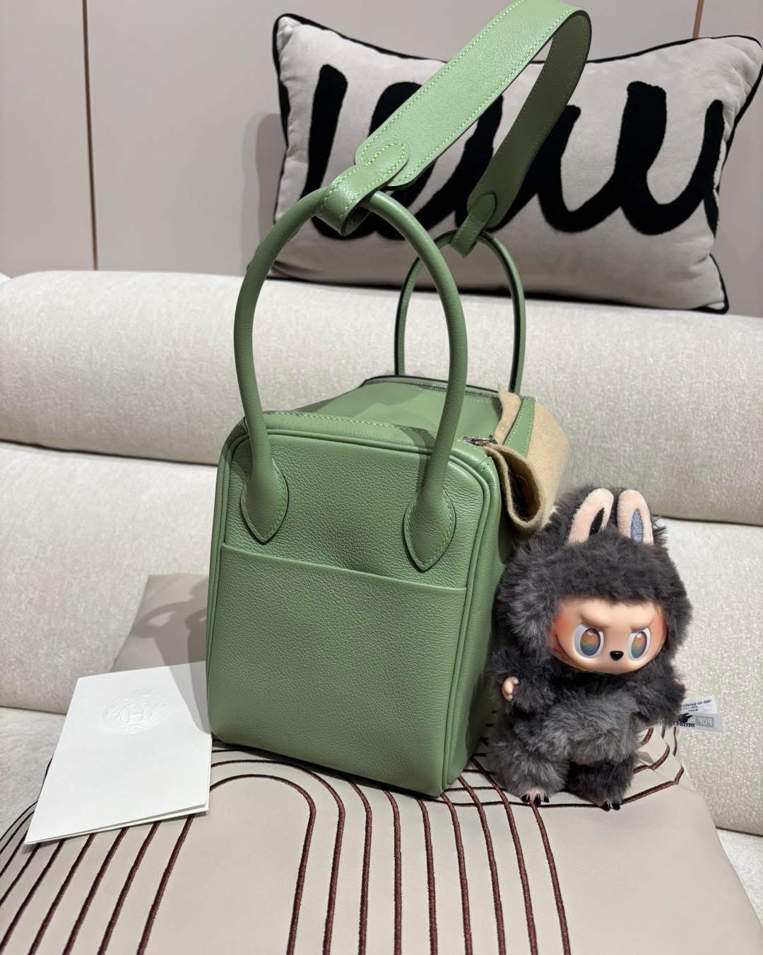 Hermes Lindy 26,STAMP Z Vert criquet  ,100%Authentic,98%new ✅專門店收據✅dust bag✅box