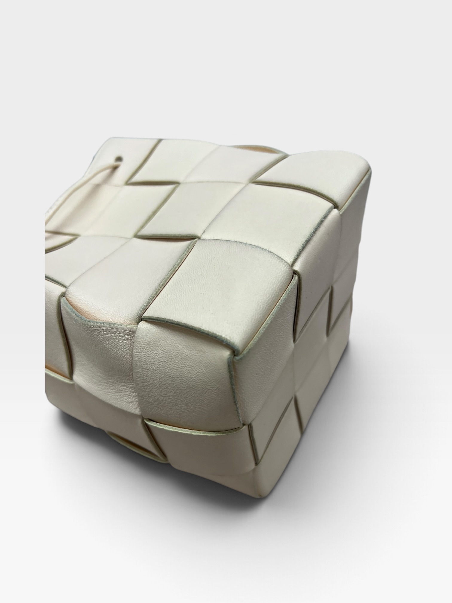 Pre-Owned Bottega Veneta Cassette Bucket /Product Code: 102701
