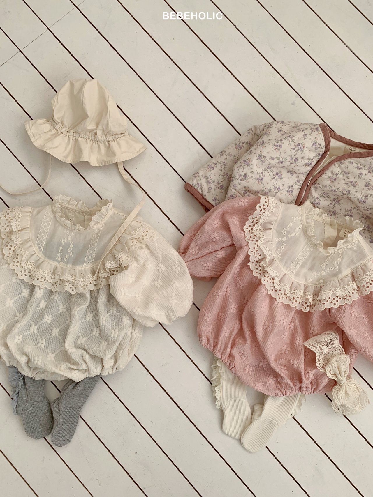 🌸預訂 韓國直送🌸🇰🇷BEBEHOLIC兩色花卉提花蕾絲領長袖包屁衣