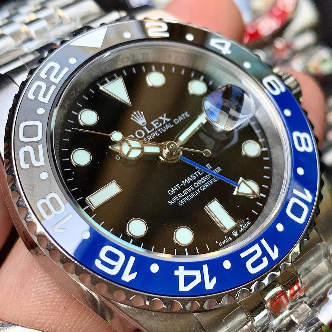 蓝黑圈（国米圈）🔵 劳力士格林尼治型ll系列m126710blnr-0002（蓝黑圈）2836机芯，尺寸40mm 这款劳力士格林尼治配备黑色表盘和蓝黑双色陶瓷圈。特大指针与简洁的三角形、圆形或长方形钟点标记涂上夜光物料，散发持久光芒。