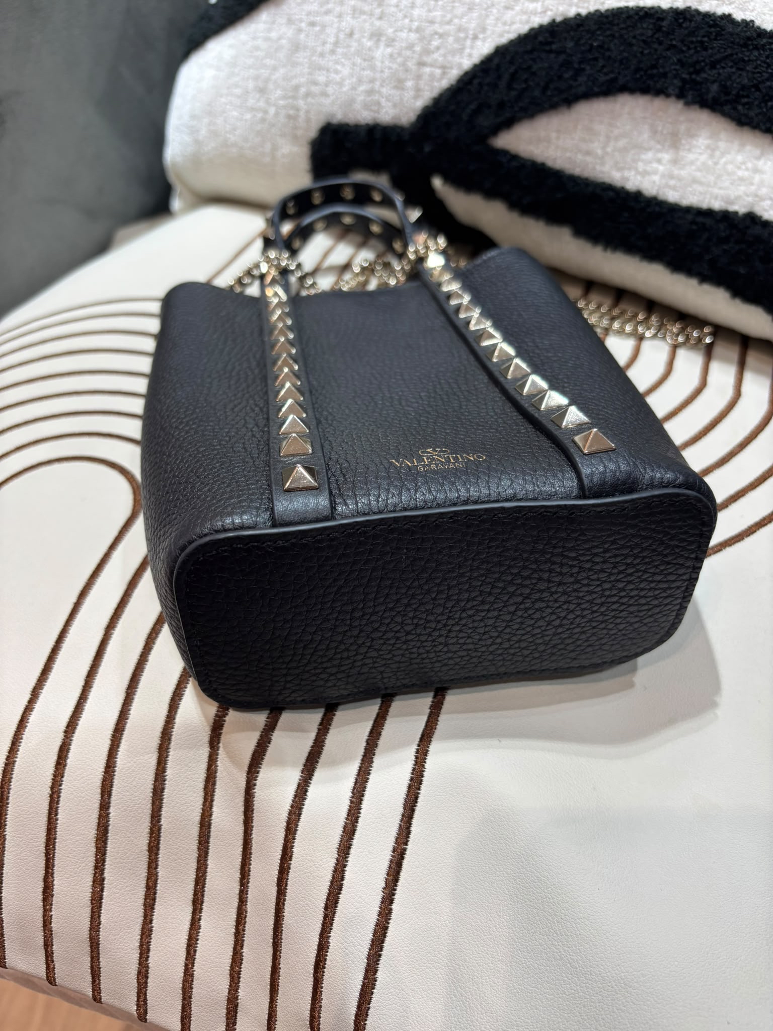 Valentino Mini Bucket 2Way Bag 黑色 100%Authentic, 99%New