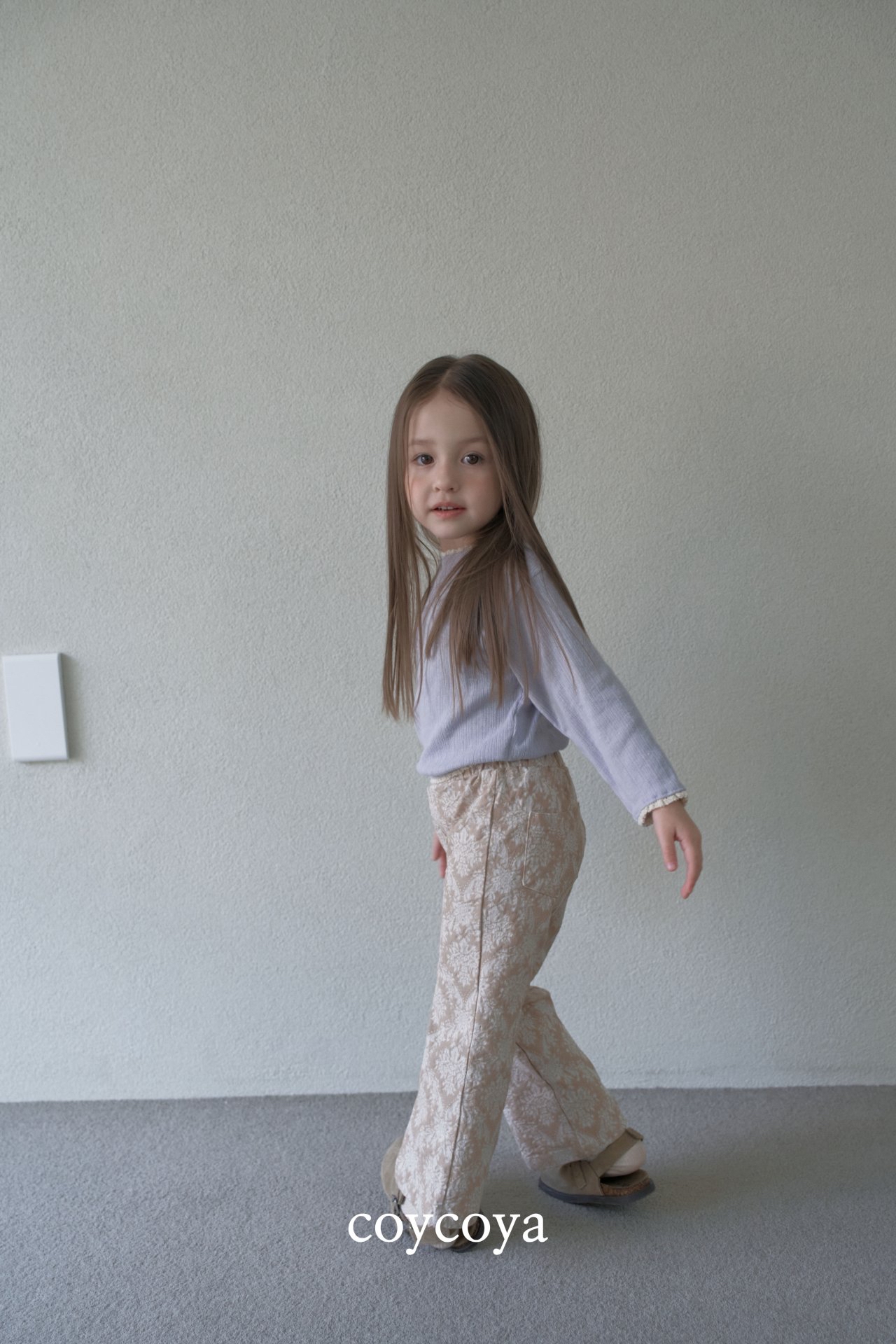 🌸預訂 韓國直送🌸🇰🇷COYCOYA兩色奢華提花半喇叭褲