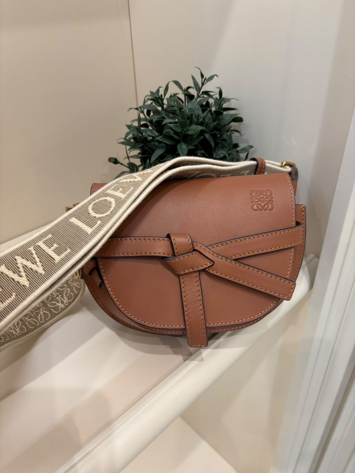 Loewe Mini Gate 手袋 tan 100%Authentic, 98%new  ✅dust bag 