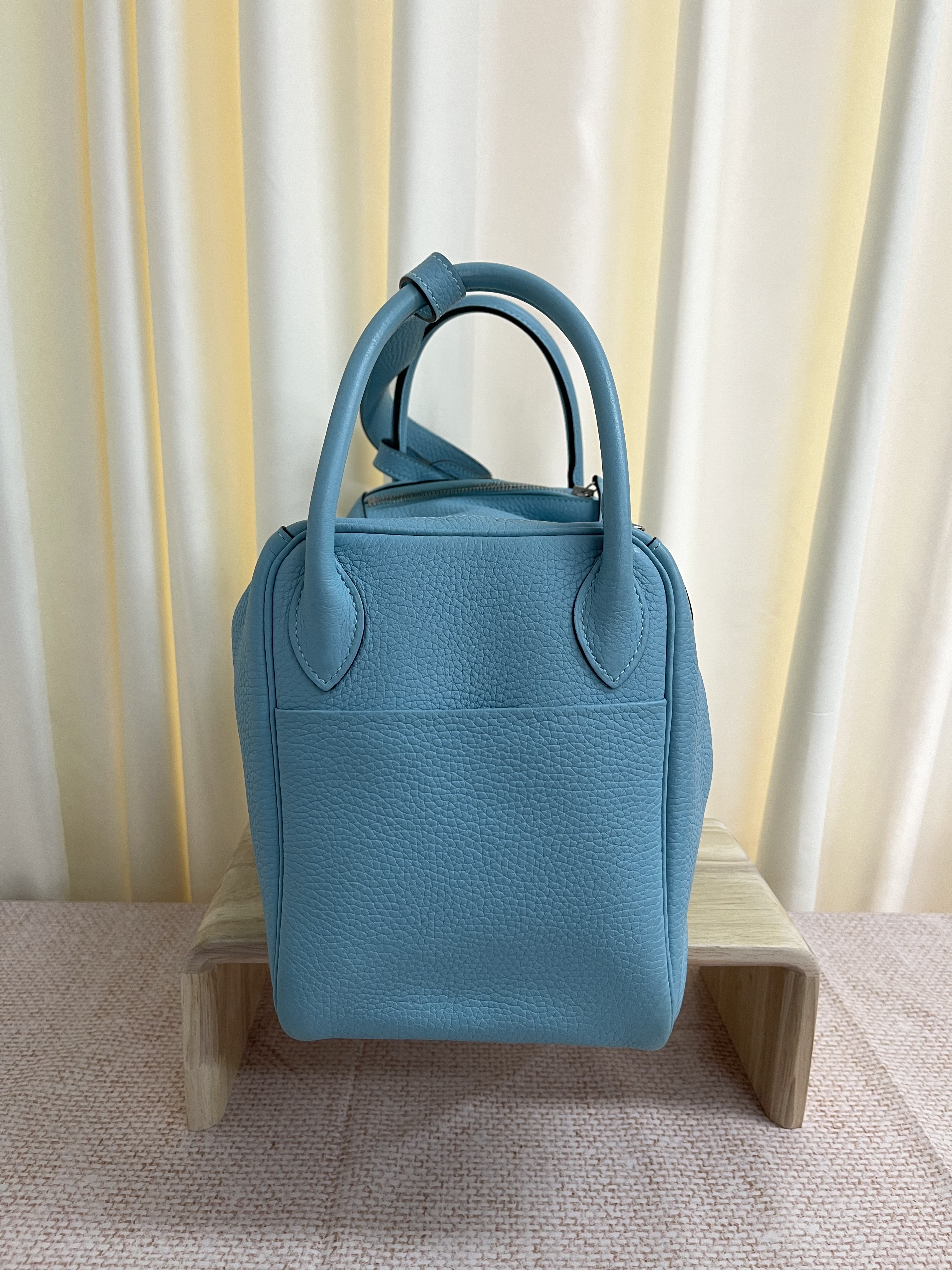 Pre-owned Hermes Lindy 30/ /Stamp T/ Product Code: 26020303