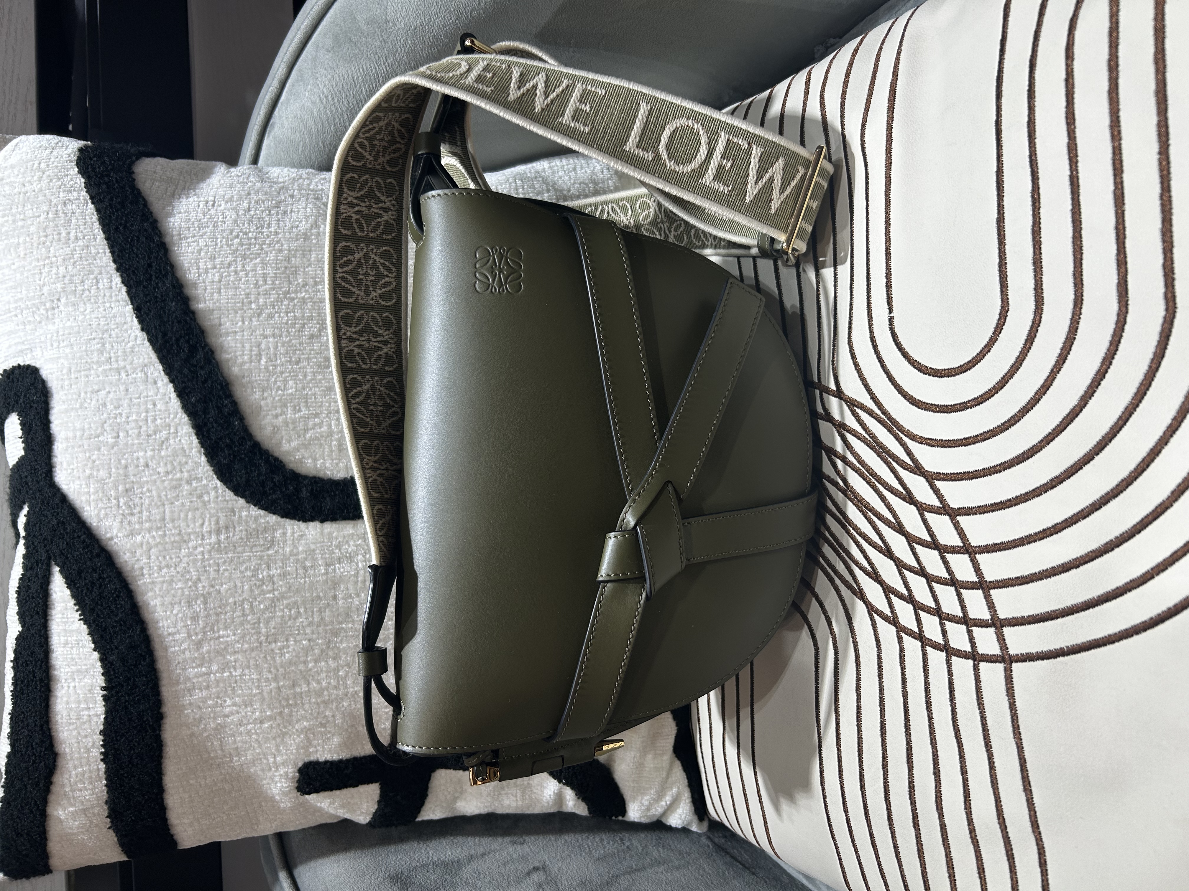Loewe Gate small calfskin 100%Authentic, 98%New ☑️Dust bag
