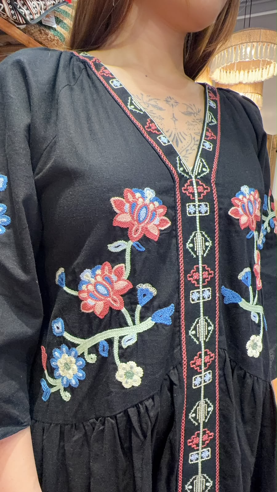 PKT 2630 Back color V-Neck emb. Sleeve OP