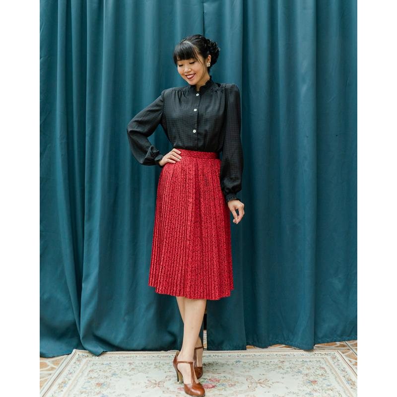 Vintage Japanese Black Foliage Pattern Red Skirt - Waist 27" (MT1606-11)