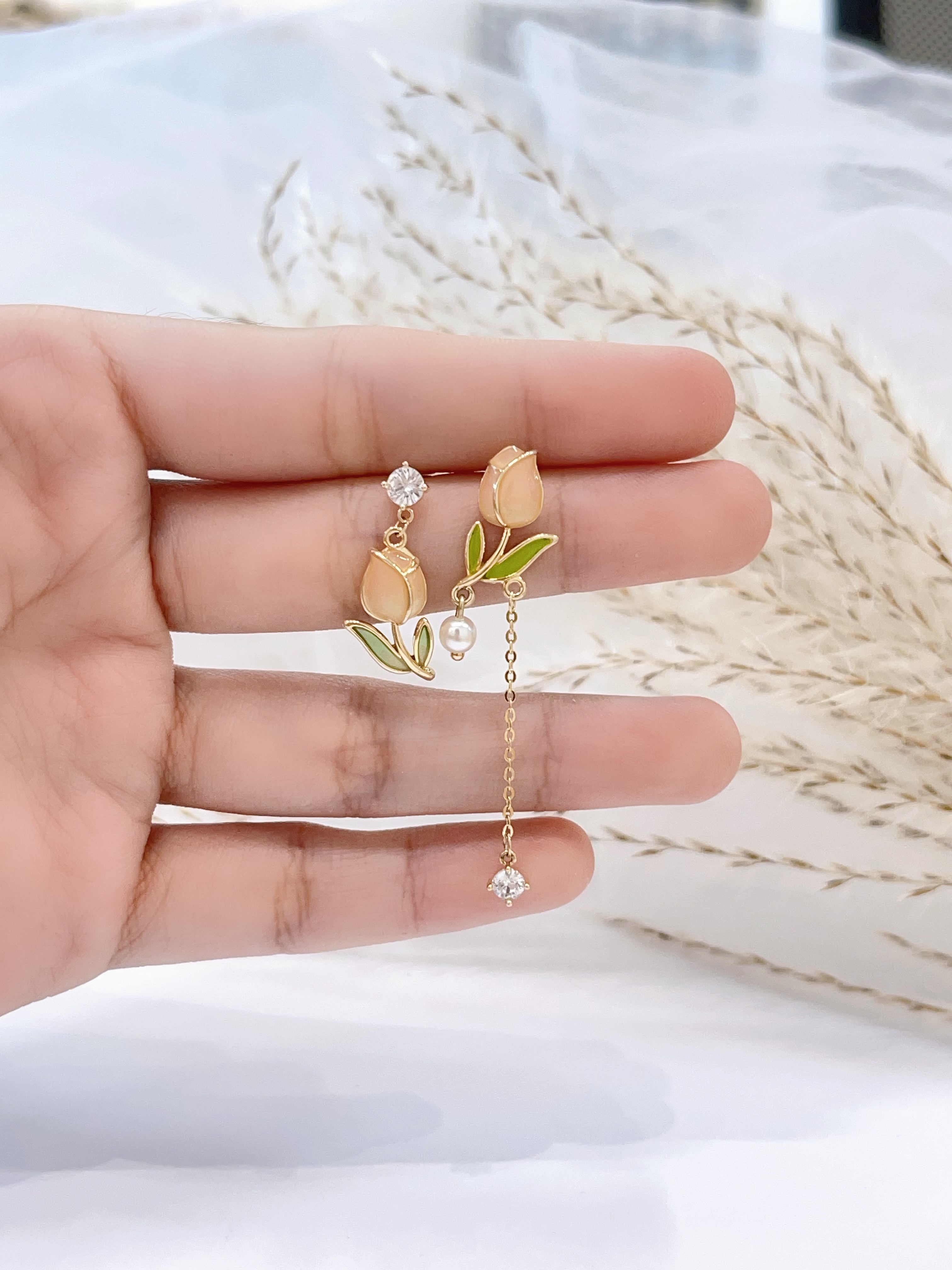 甜美不规则郁金香耳环