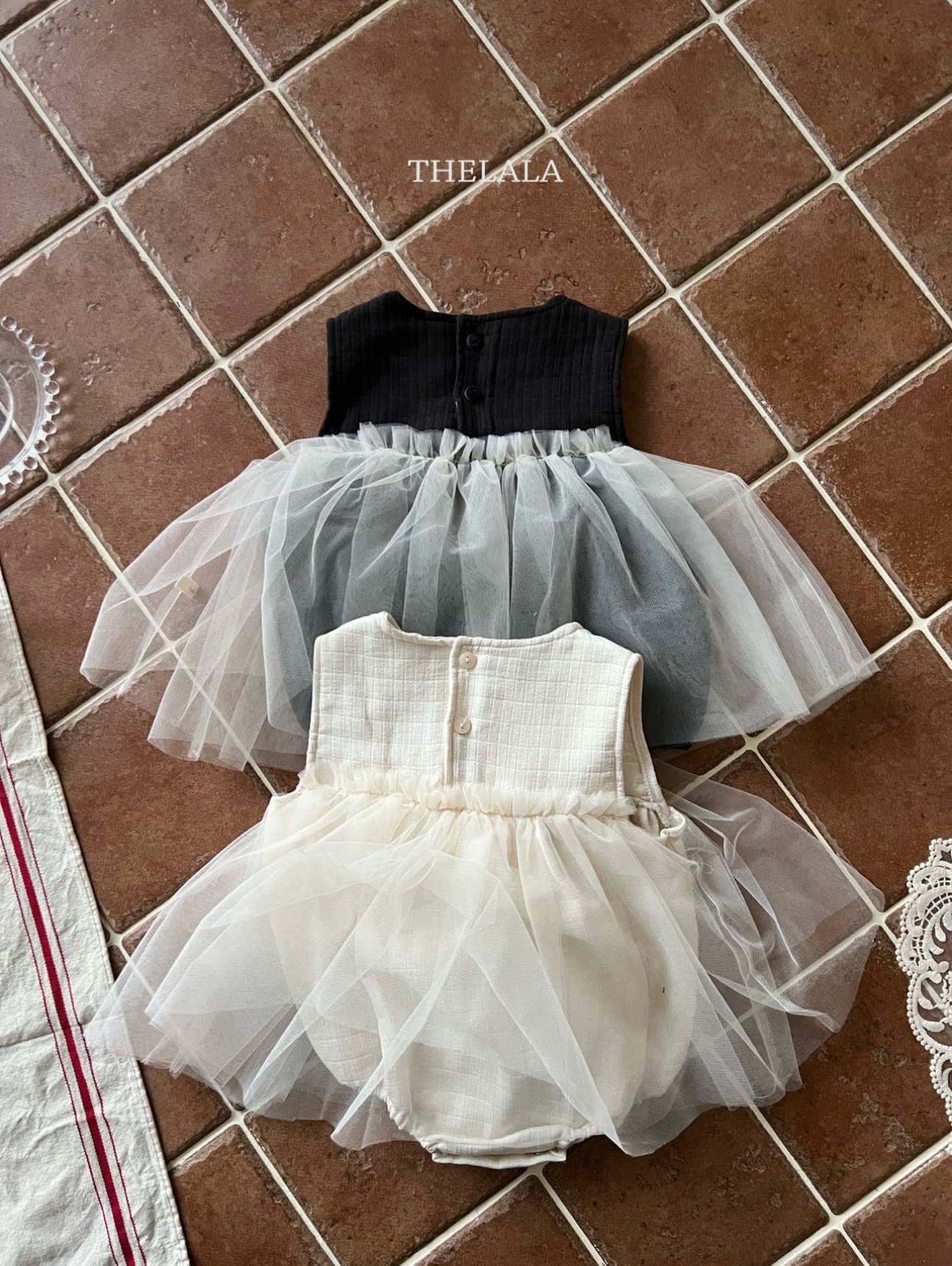 🌸預訂 韓國直送🌸🇰🇷THELALA兩色優雅薄紗背心包屁衣