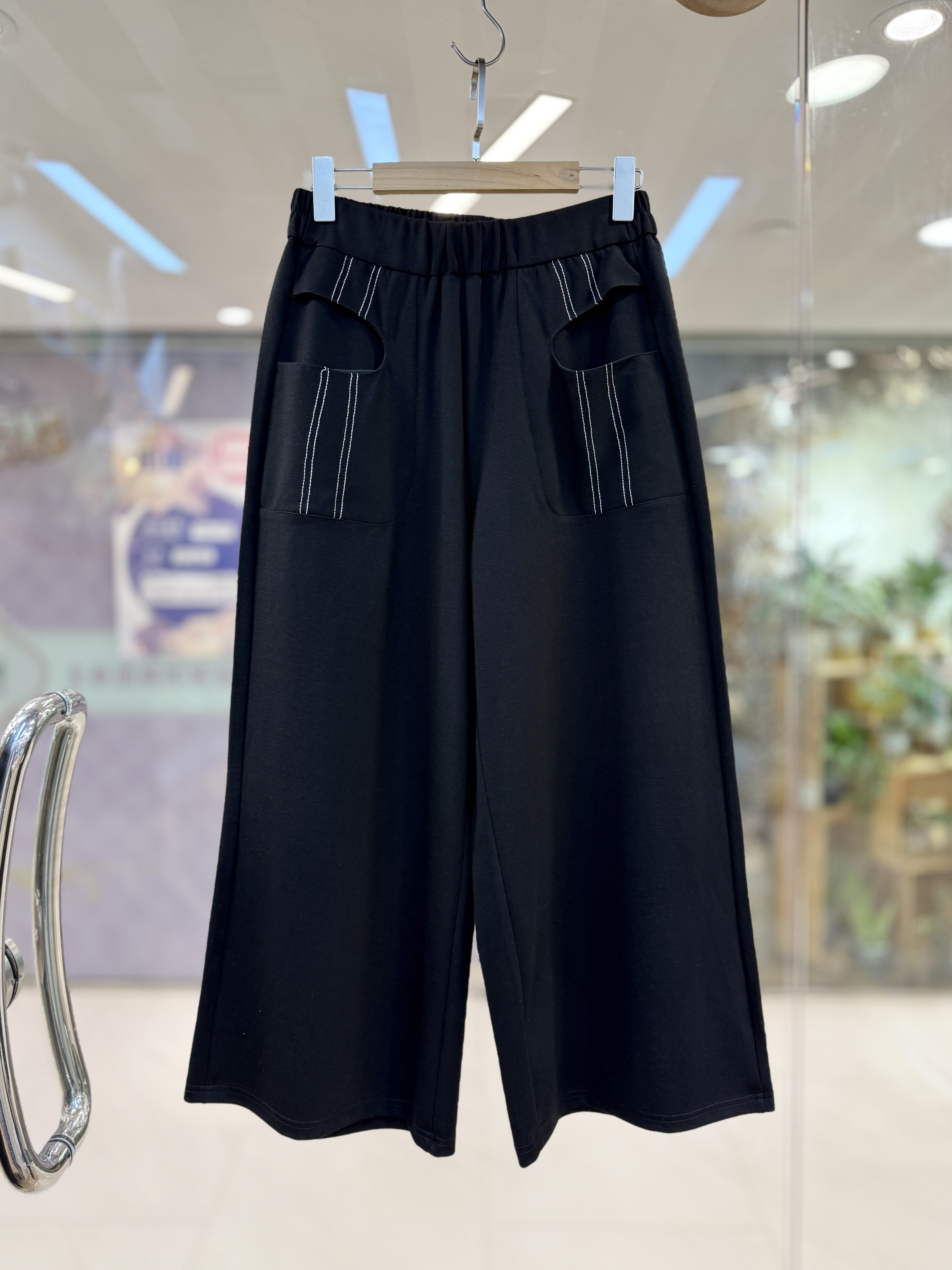 明線袋口黑闊褲 J332 417492290