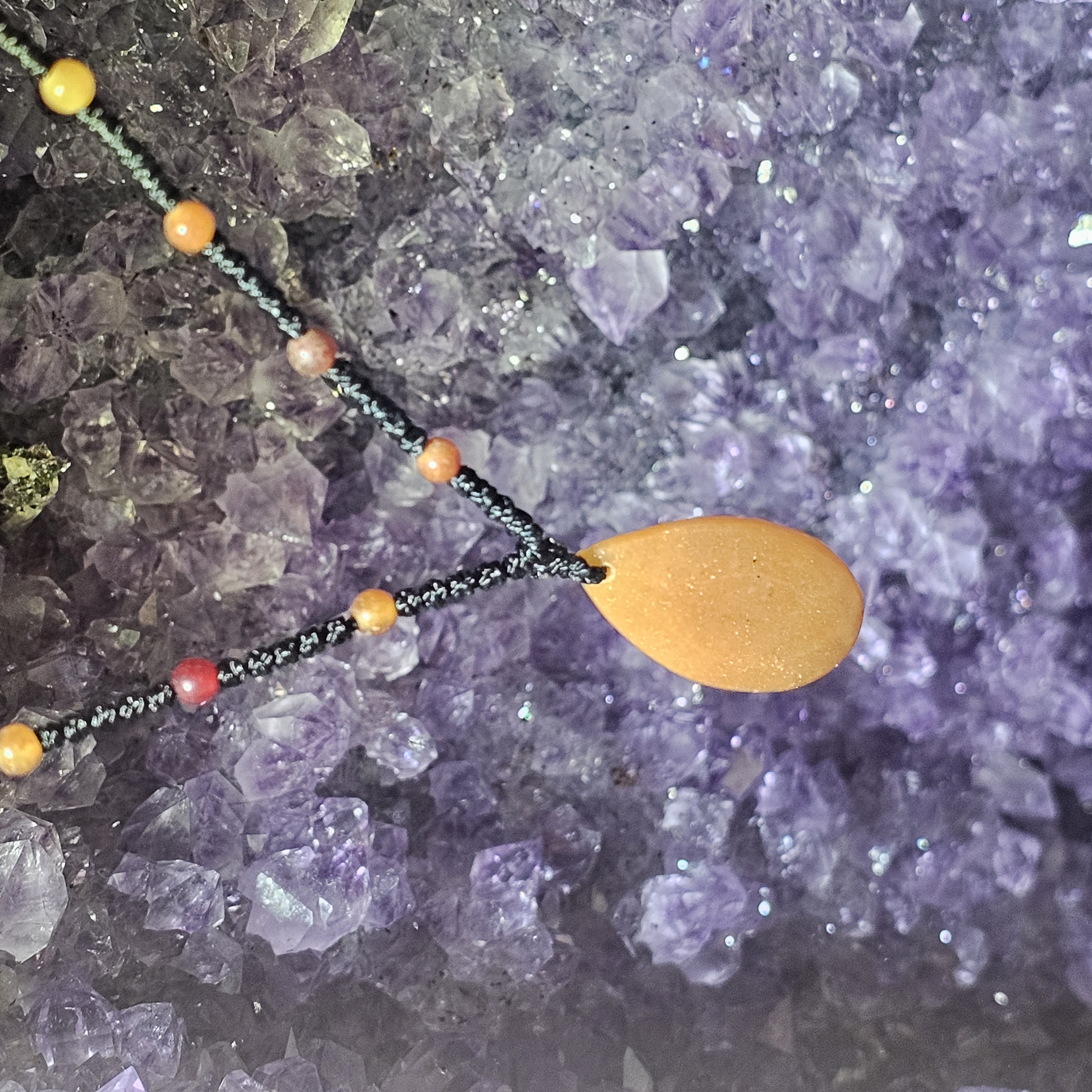 紅東寧水滴織繩頸鏈