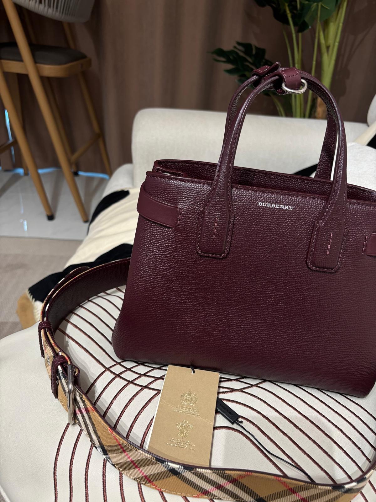 Burberry shoulder bag wine calfskin 100%Authentic,95%new ✅塵袋