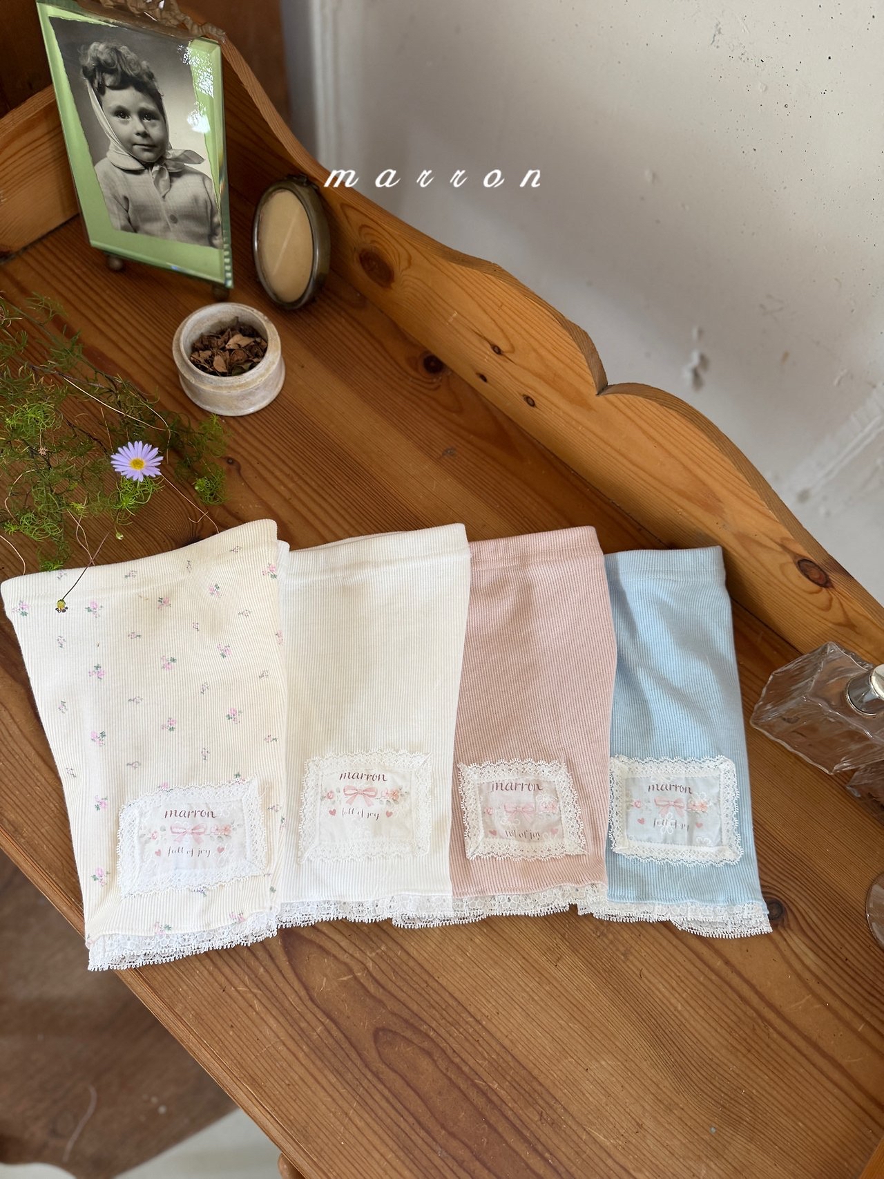 ☀️預訂 韓國直送☀️🇰🇷Marron四色標籤蕾絲花邊及膝打底褲