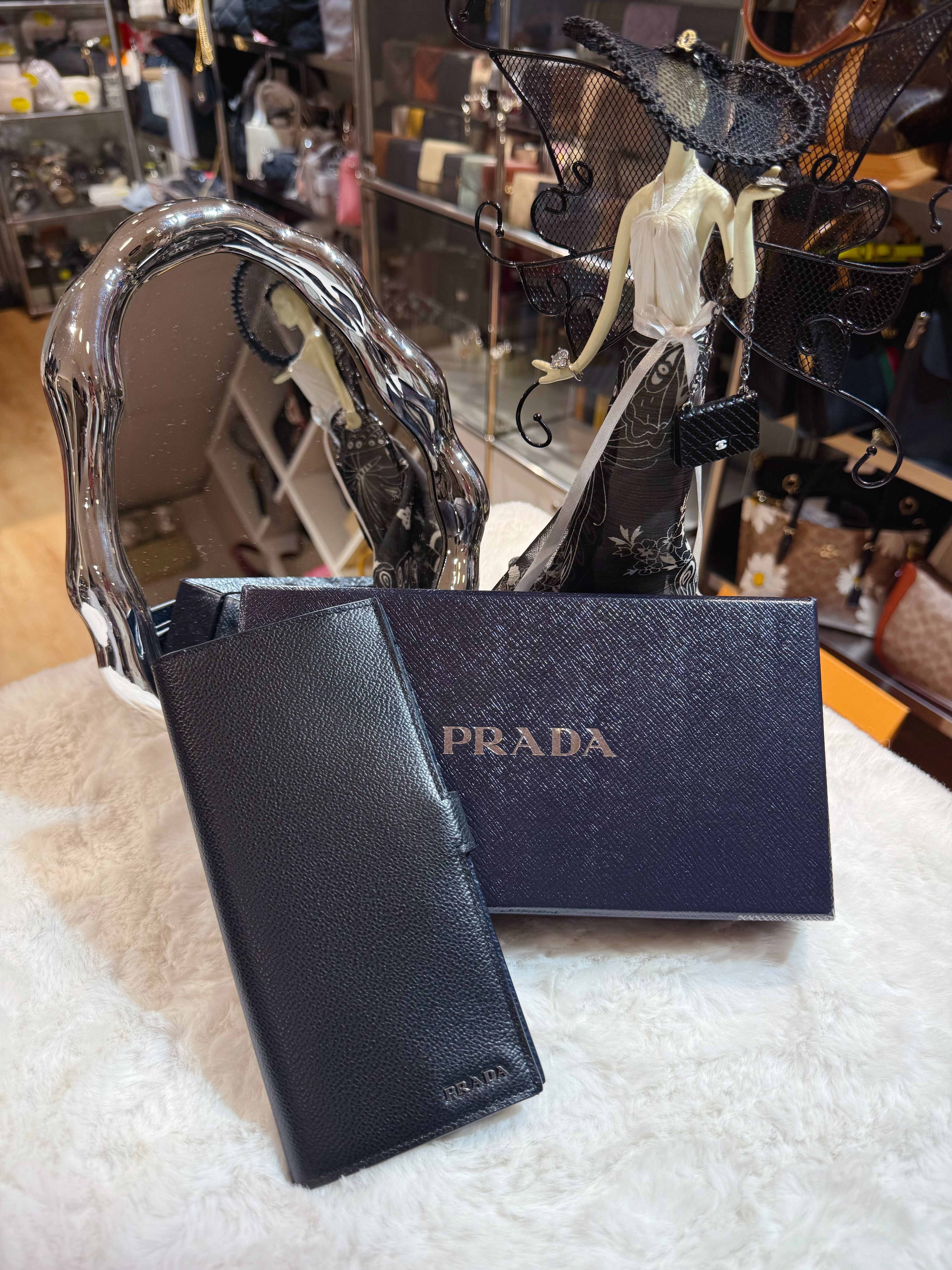 Prada slim wallet pebb/blk/navy