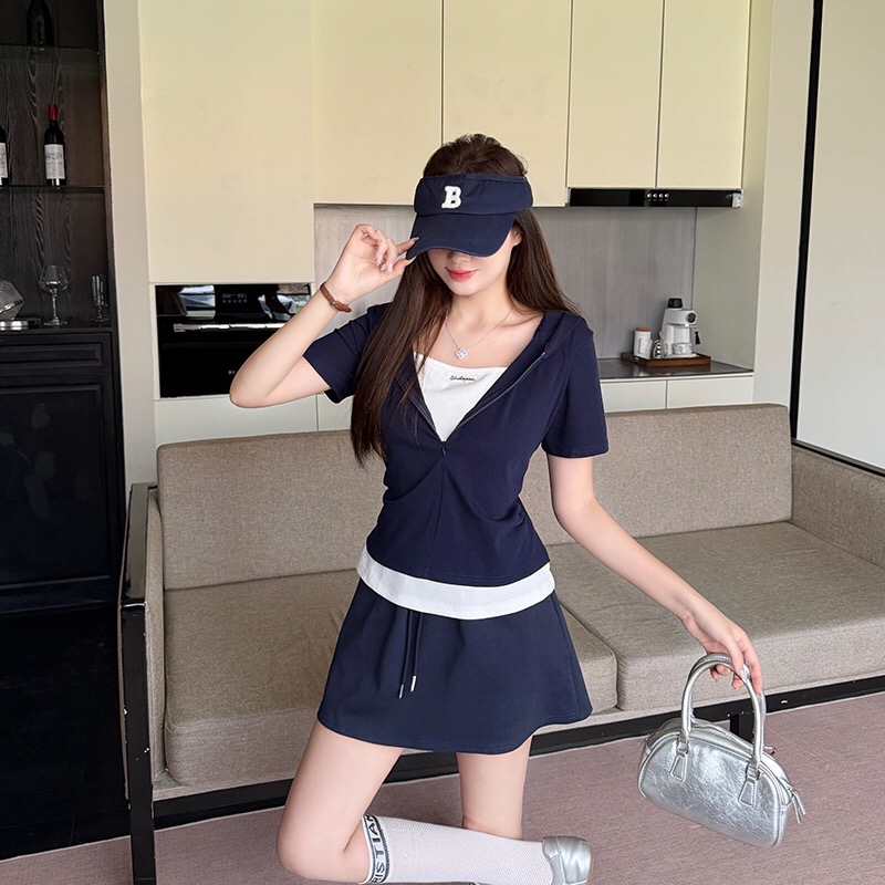 B46(309) 韩版休闲风假两件拼接里字母内搭暗拉链连衣帽上衣与短裙蓝套装