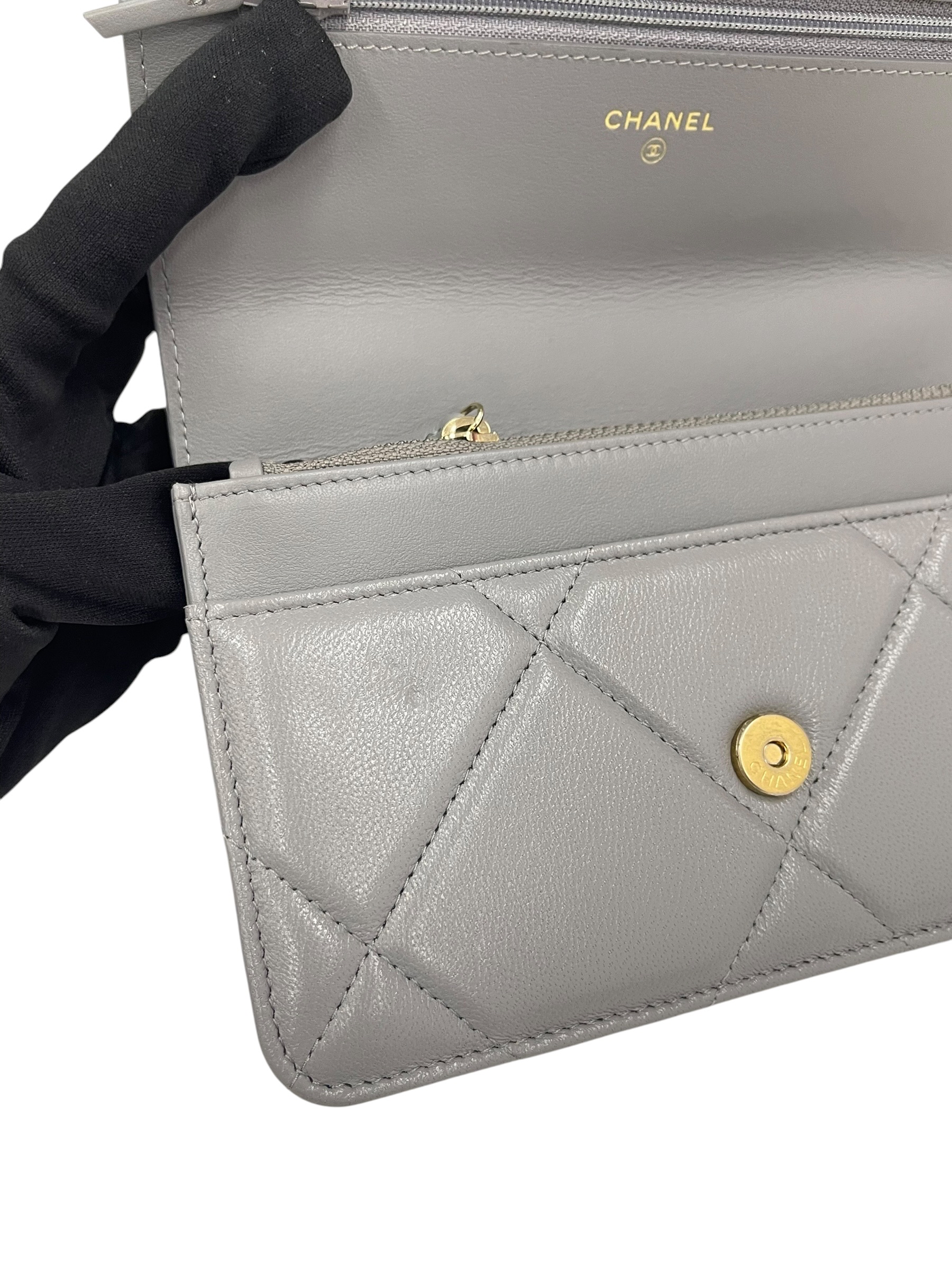 Pre-owned Chanel 19 WOC / Product Code: 071005