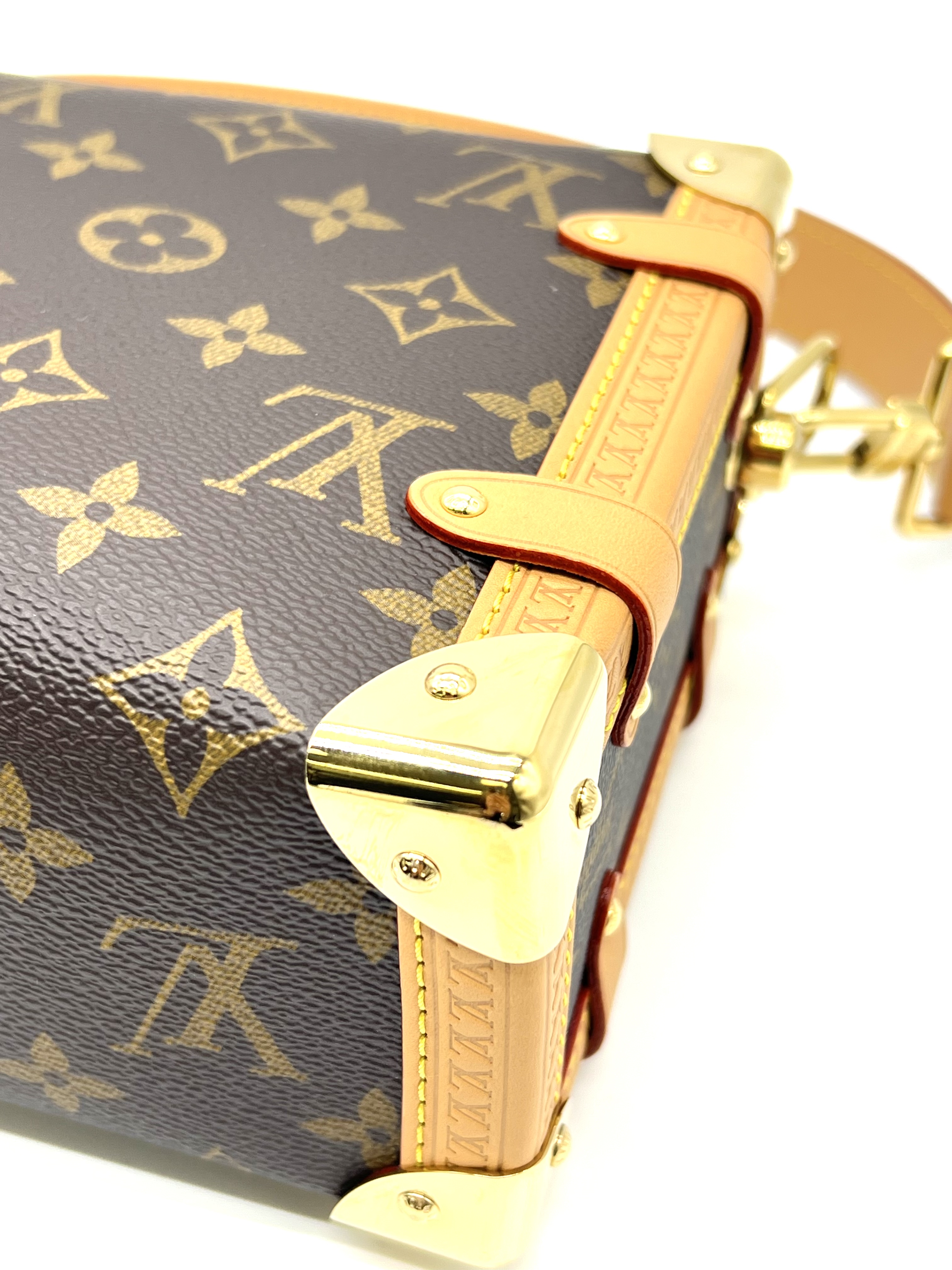 Pre-Owned LV Side Trunk MM / Product Code: 26042217