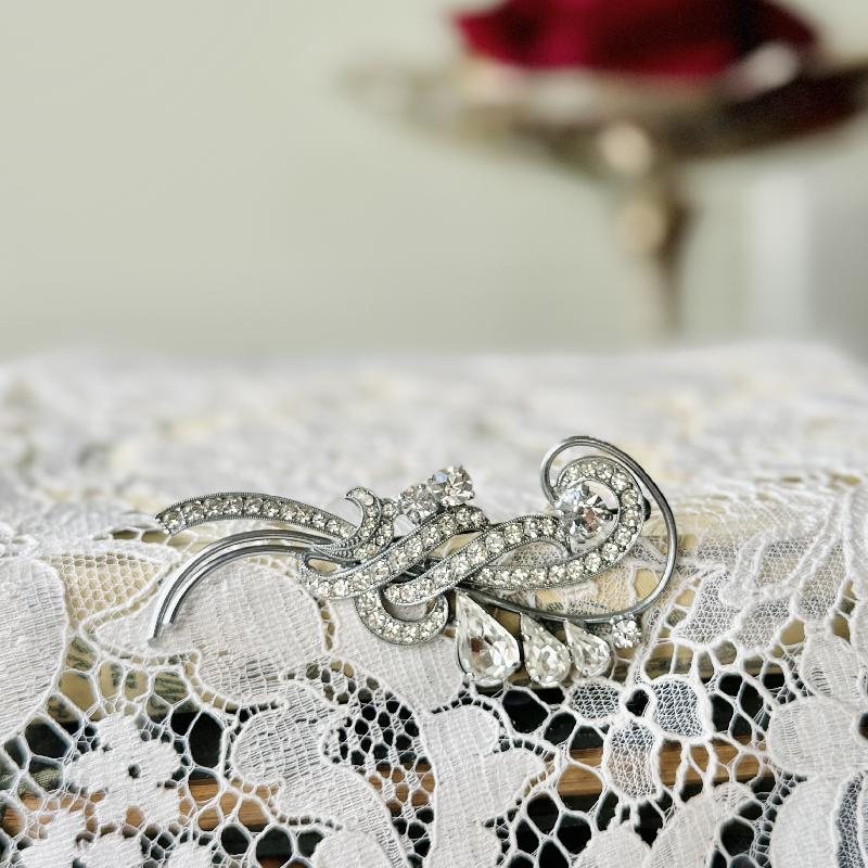 Vintage Mid-Century Czechoslovakian Scrollwork Rhinestone Brooch / Vintage Bridal Brooch (MW243)