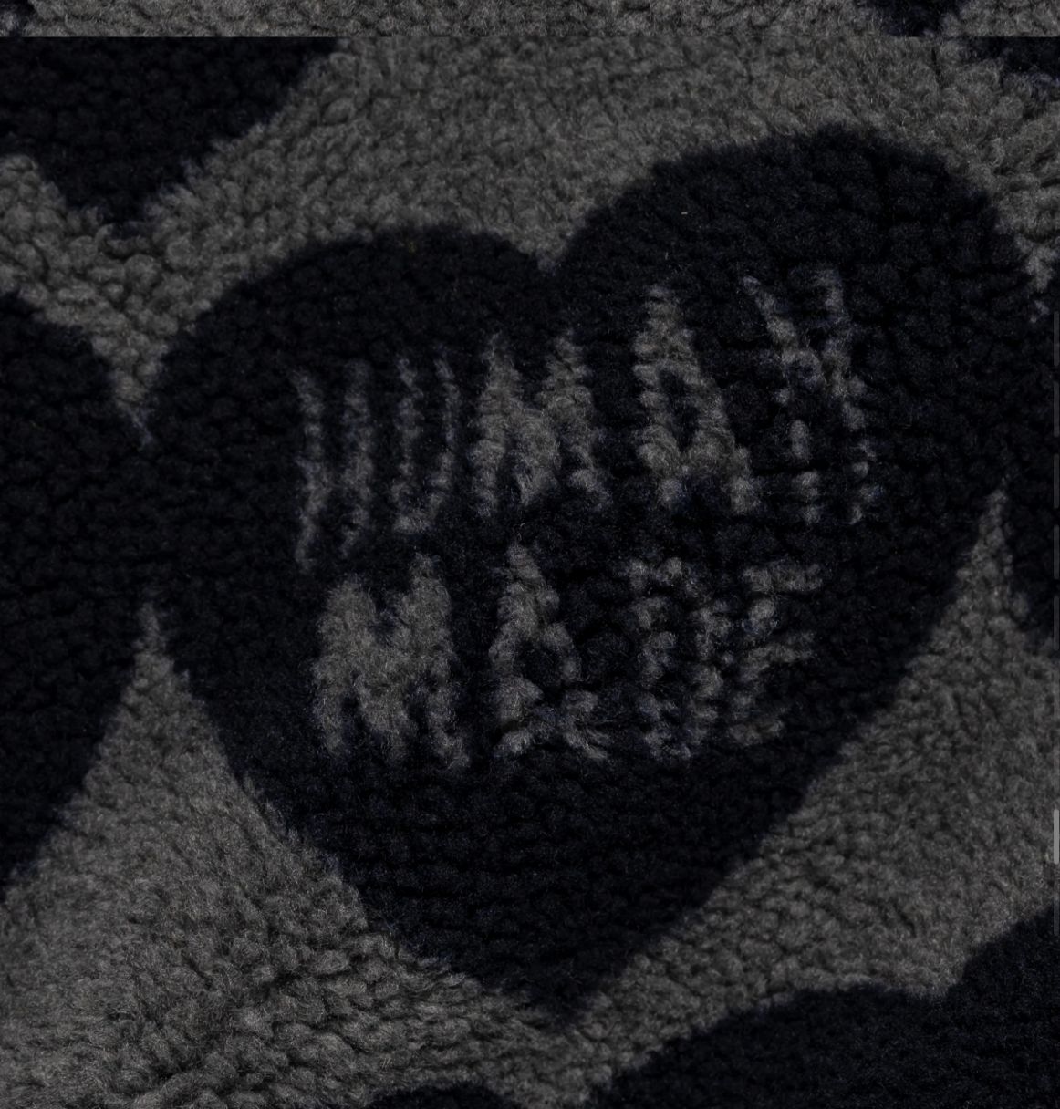 Human made 心形羊毛毯披肩 上身很好看 顏色：黑色/olive