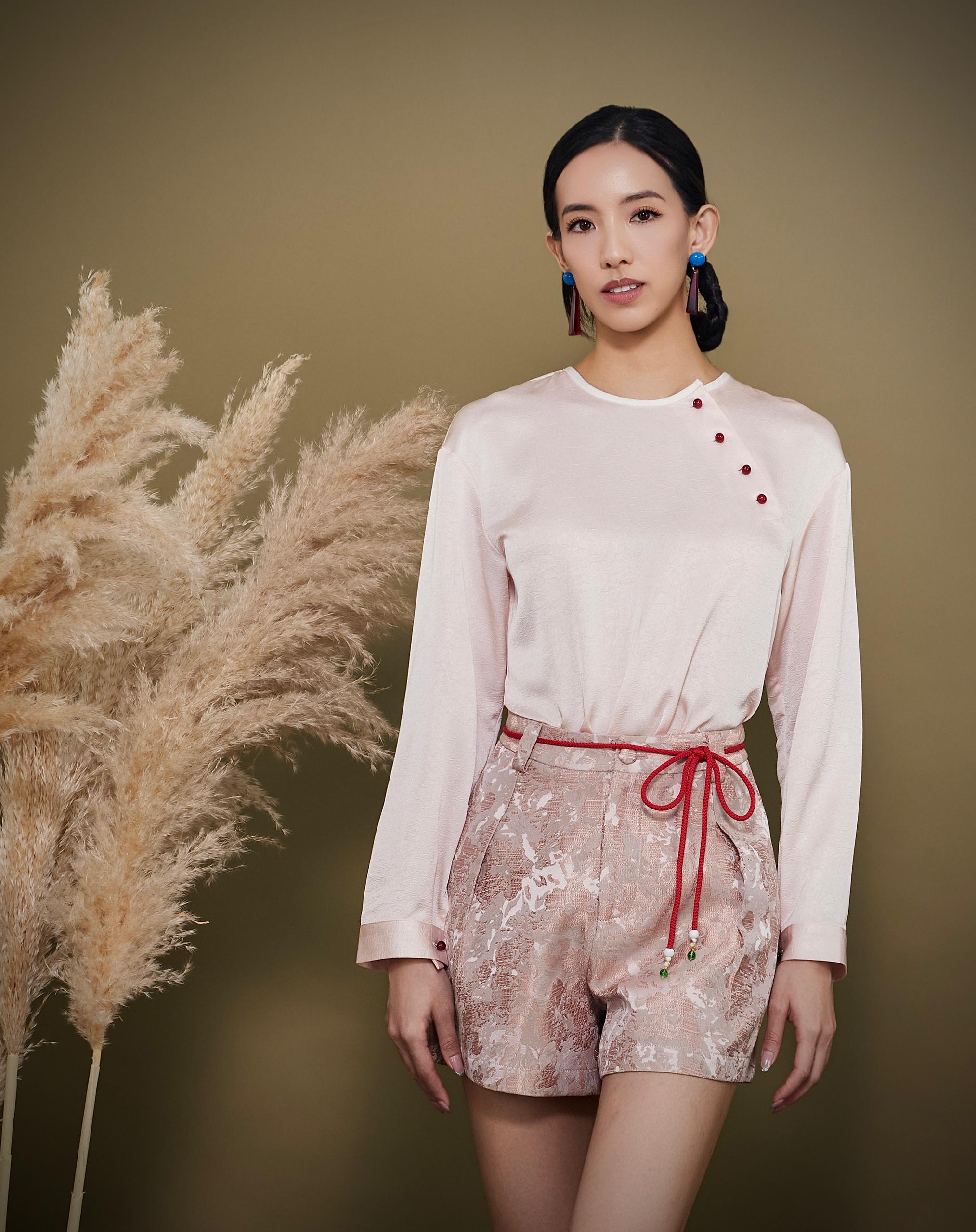 CB2779 CHUN SATIN ORIENTAL LONG SLLV  BLOUSE
