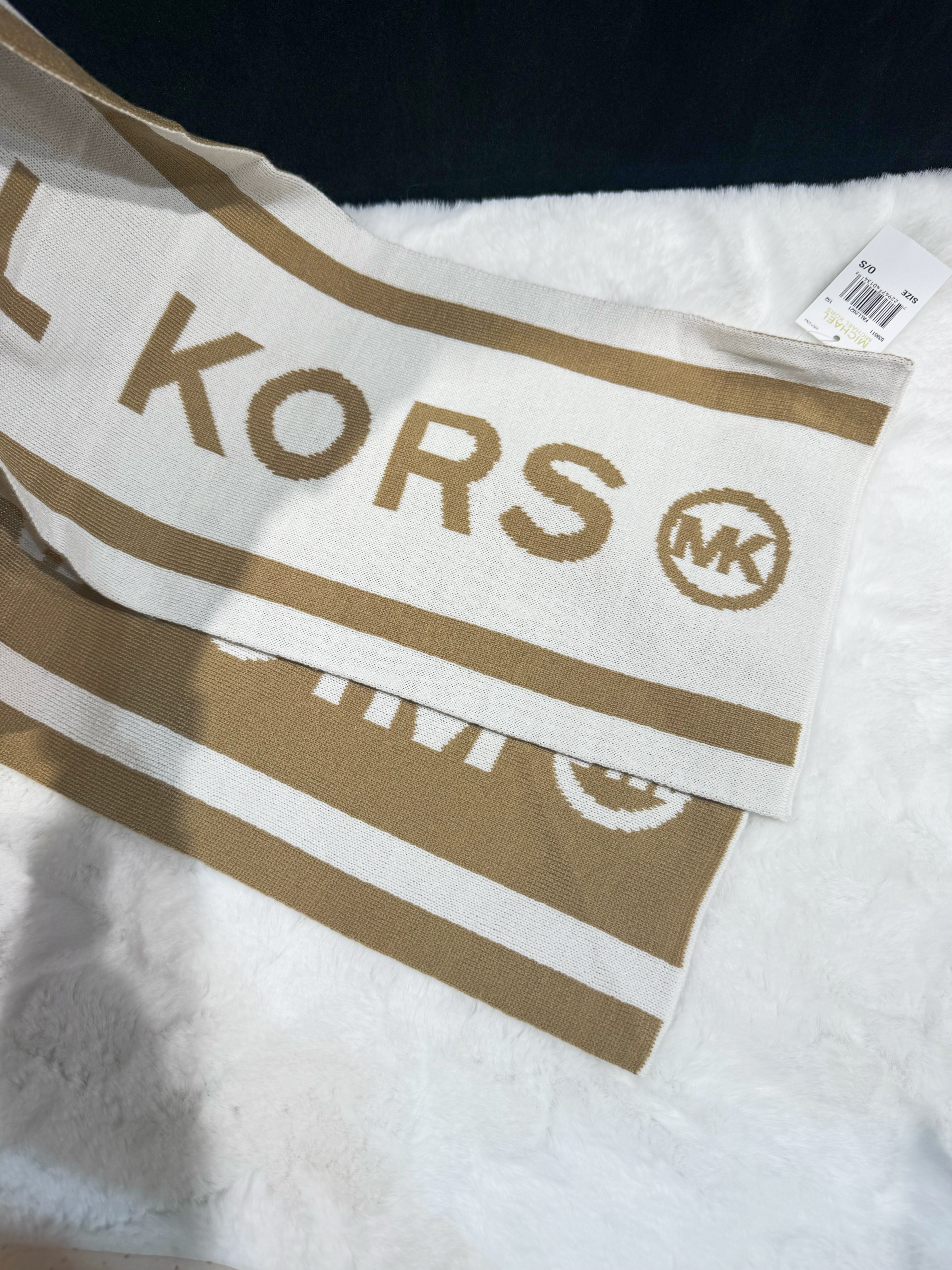 Michael kors scarf beige