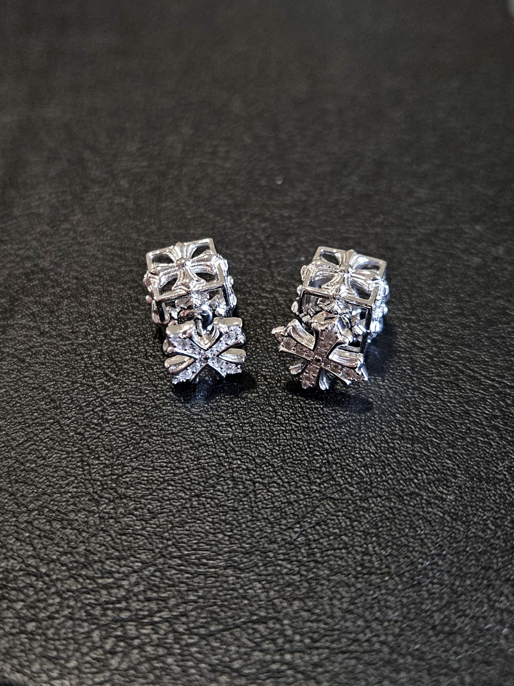 S925 - EE0336 Platinum-Coated Ornate Cube Stud Earrings
