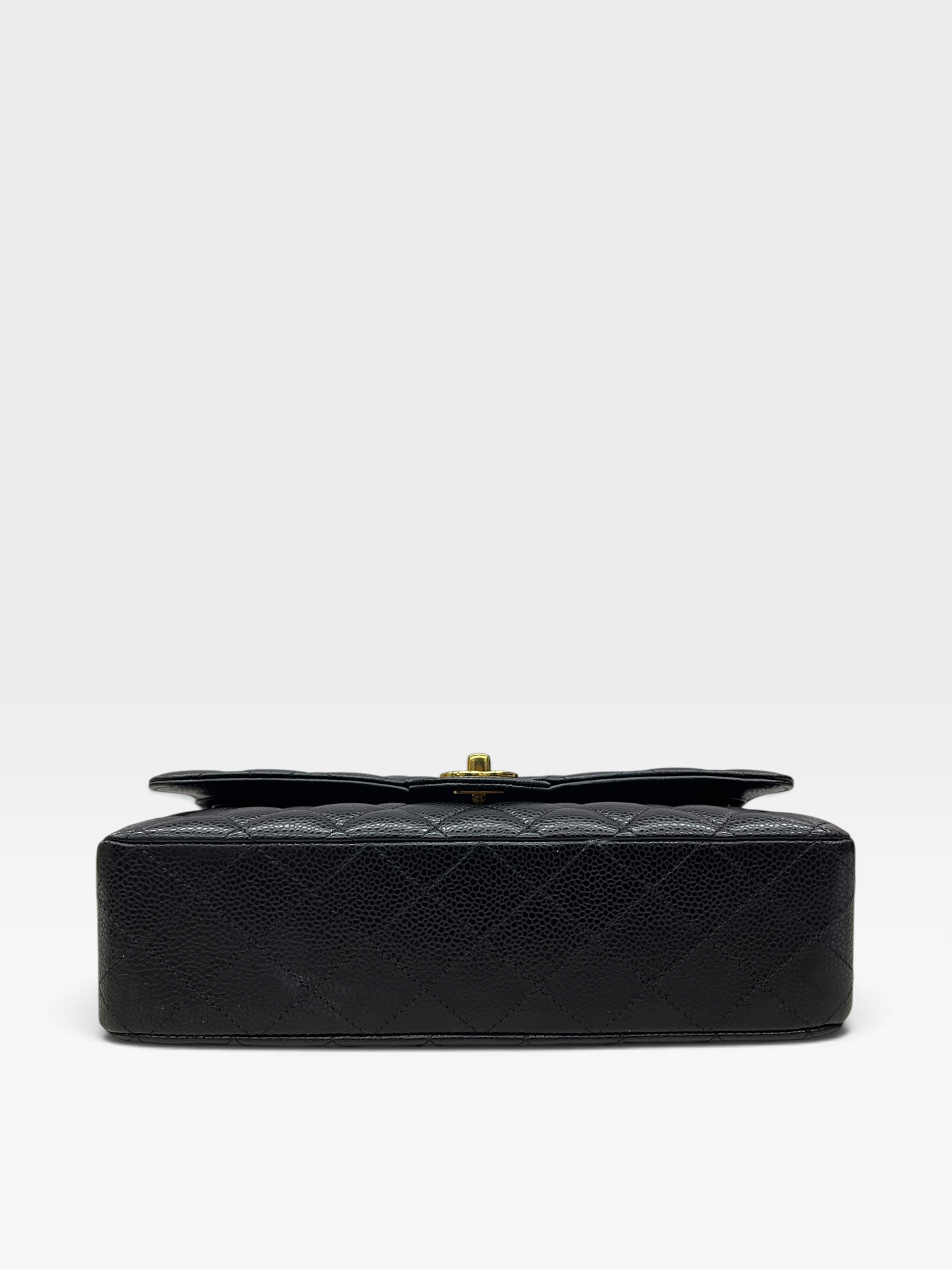 Pre-Owned CHANEL Classic 11.12 Handbag / Product Code: 091009