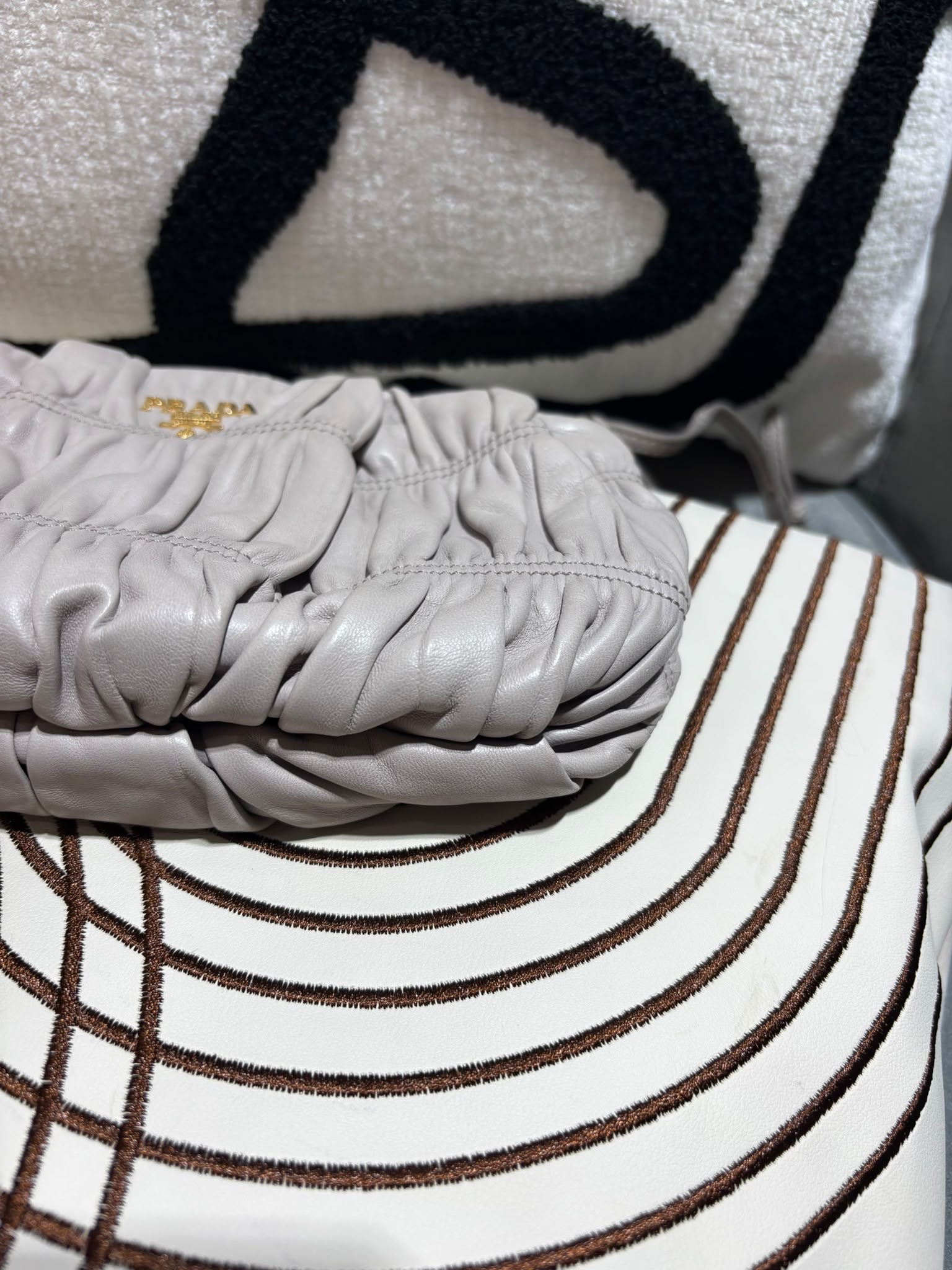 Prada pouch grey灰色clutch bag 100%Authentic ,95%new