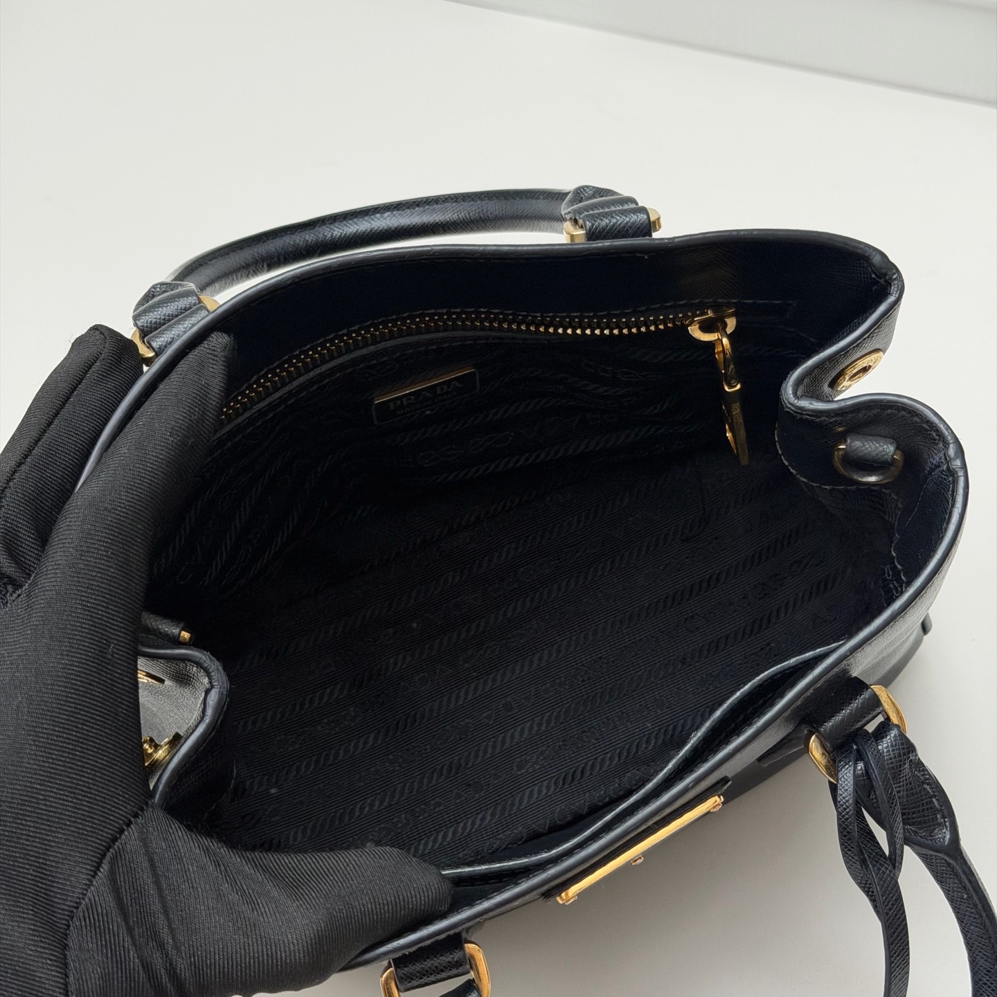 【預訂貨品】PRADA黑色mini殺手包 