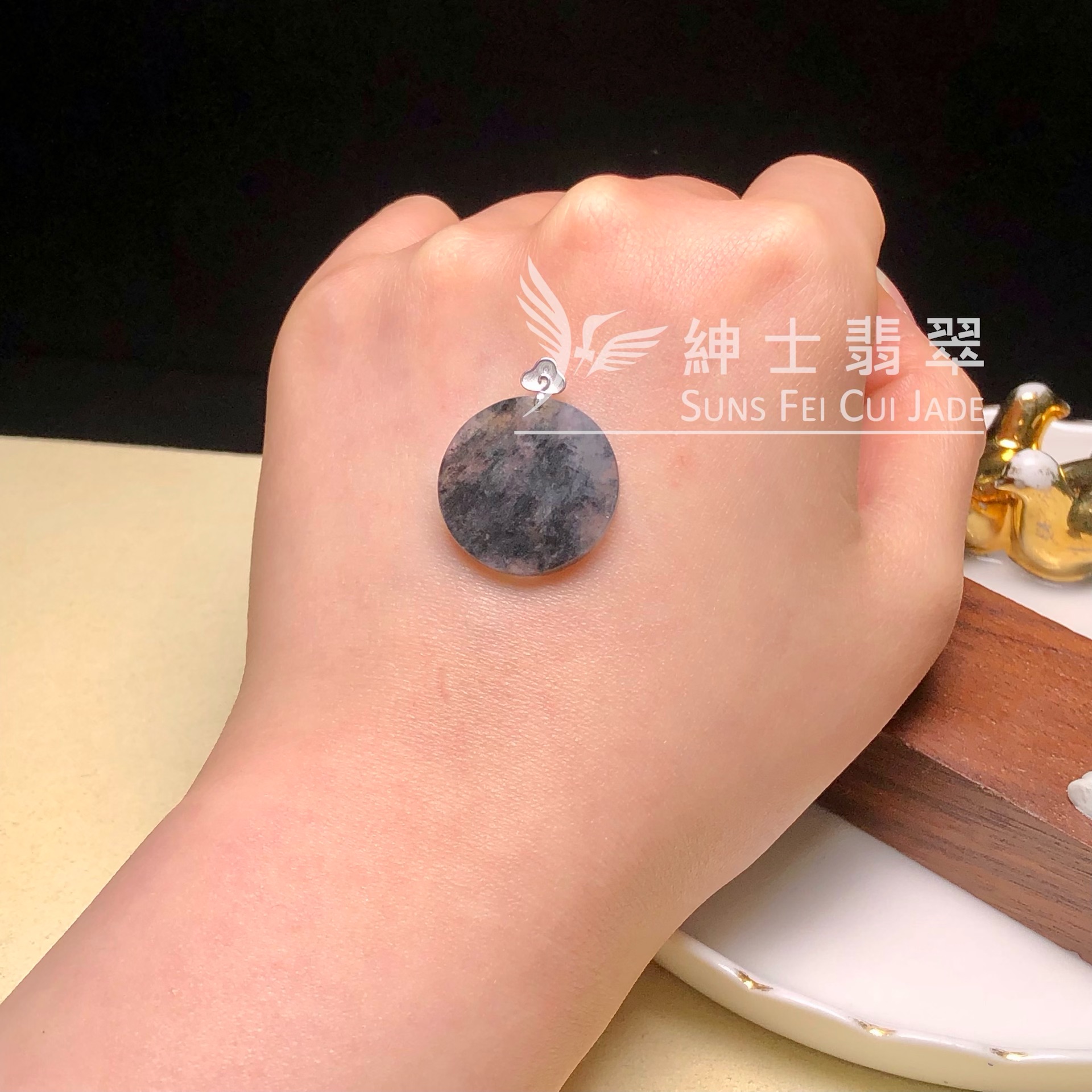 YK00825 冰烏雞圓牌連18k吊墜