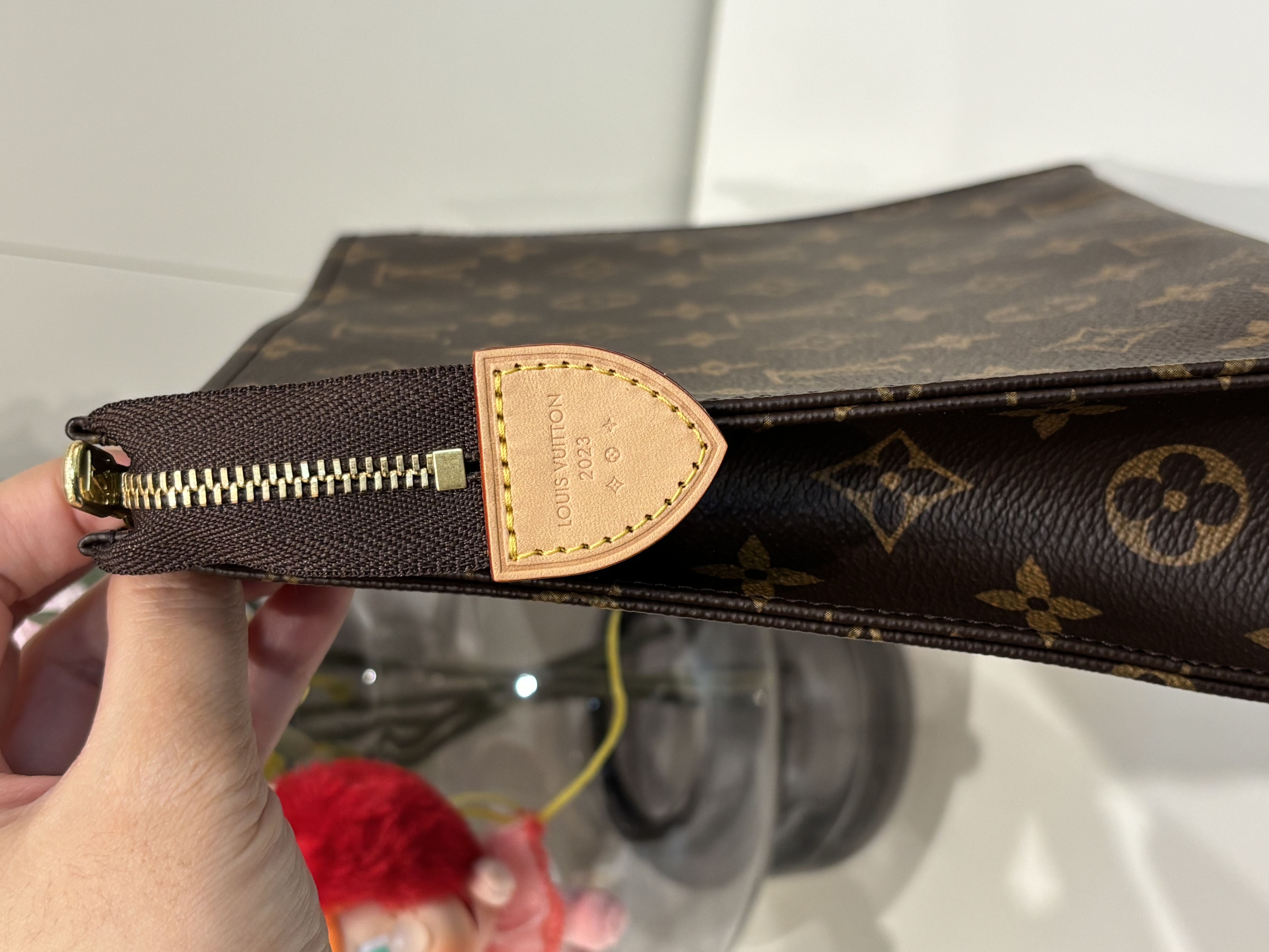 Lv pochette Toilette 26 clutch Monogram 梳洗包100%Authentic, 99%New