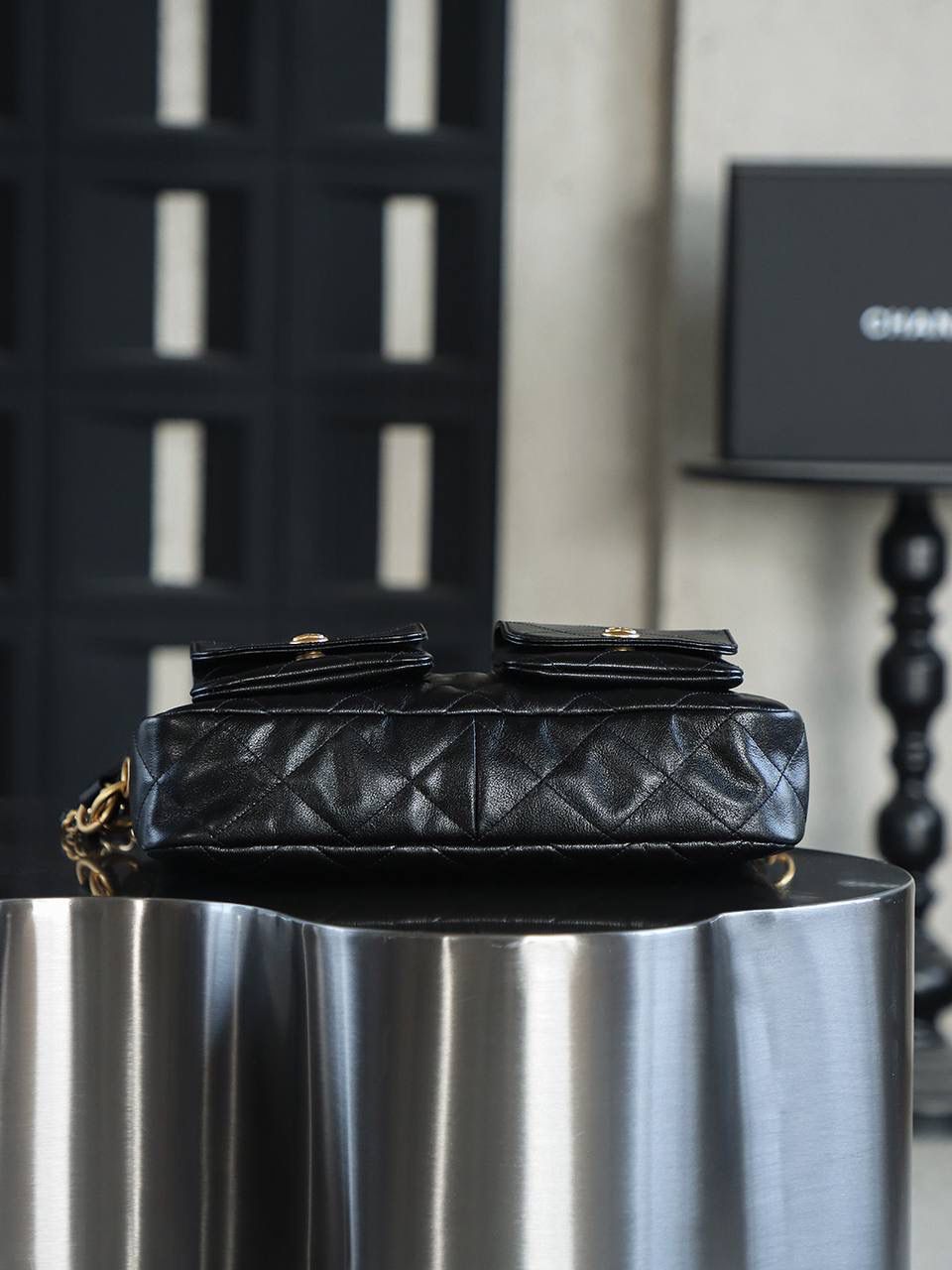 24P邮差Hobo大號鑒定版 👜 一包一碼 支持全球鑒定查驗身份證原廠專G Bonaudo原廠皮料過關清單資料可査詢 24P郵差/嬉皮包可以說是這一季的黑馬了，以其簡約而不失奢華的設計，融入復古學院風，展現出獨特的時尚魅力 五金：全銅復古鎏金 皮料：Bonaudo原廠小牛皮 尺寸大号：30*21.5*5cm 小号：24.5*19*5cm