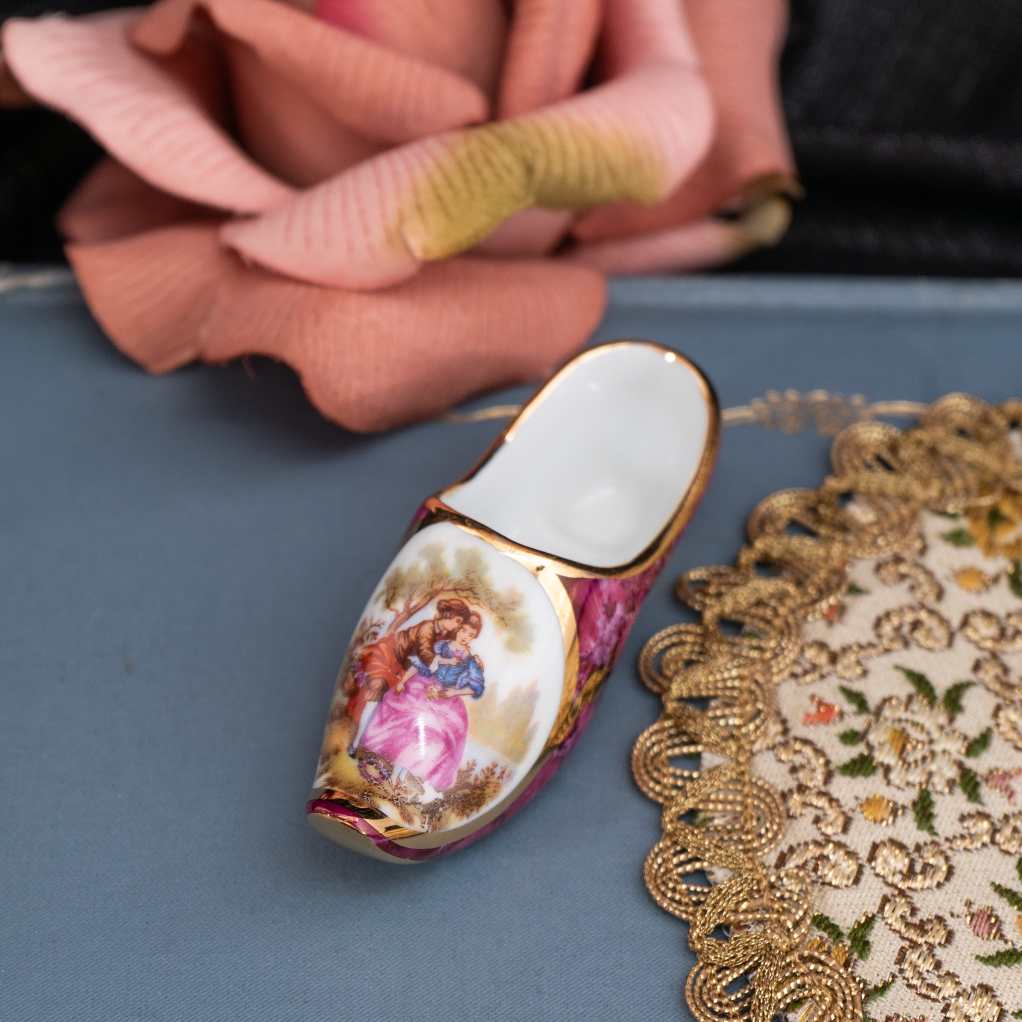 Vintage Porcelaine D'Art LIMOGES France Marble Red Courting Couple Miniature Shoe (MT1983)