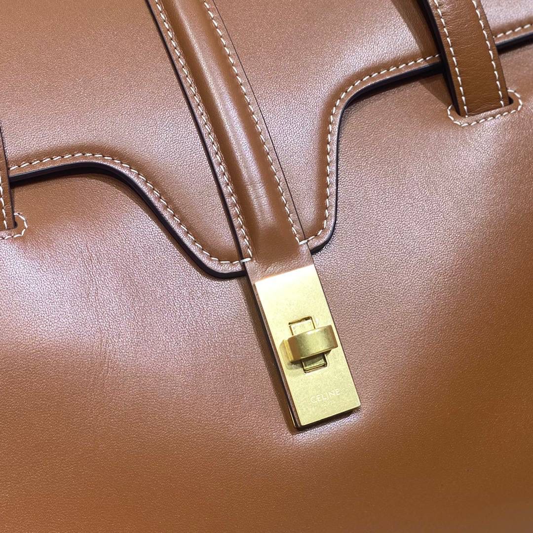 🔥大货实拍图 𝗖𝗘𝗟𝗜𝗡𝗘♥𝟭𝟲 𝗦𝗢𝗙𝗧中号 型号：195543 尺寸：32*24*15cm