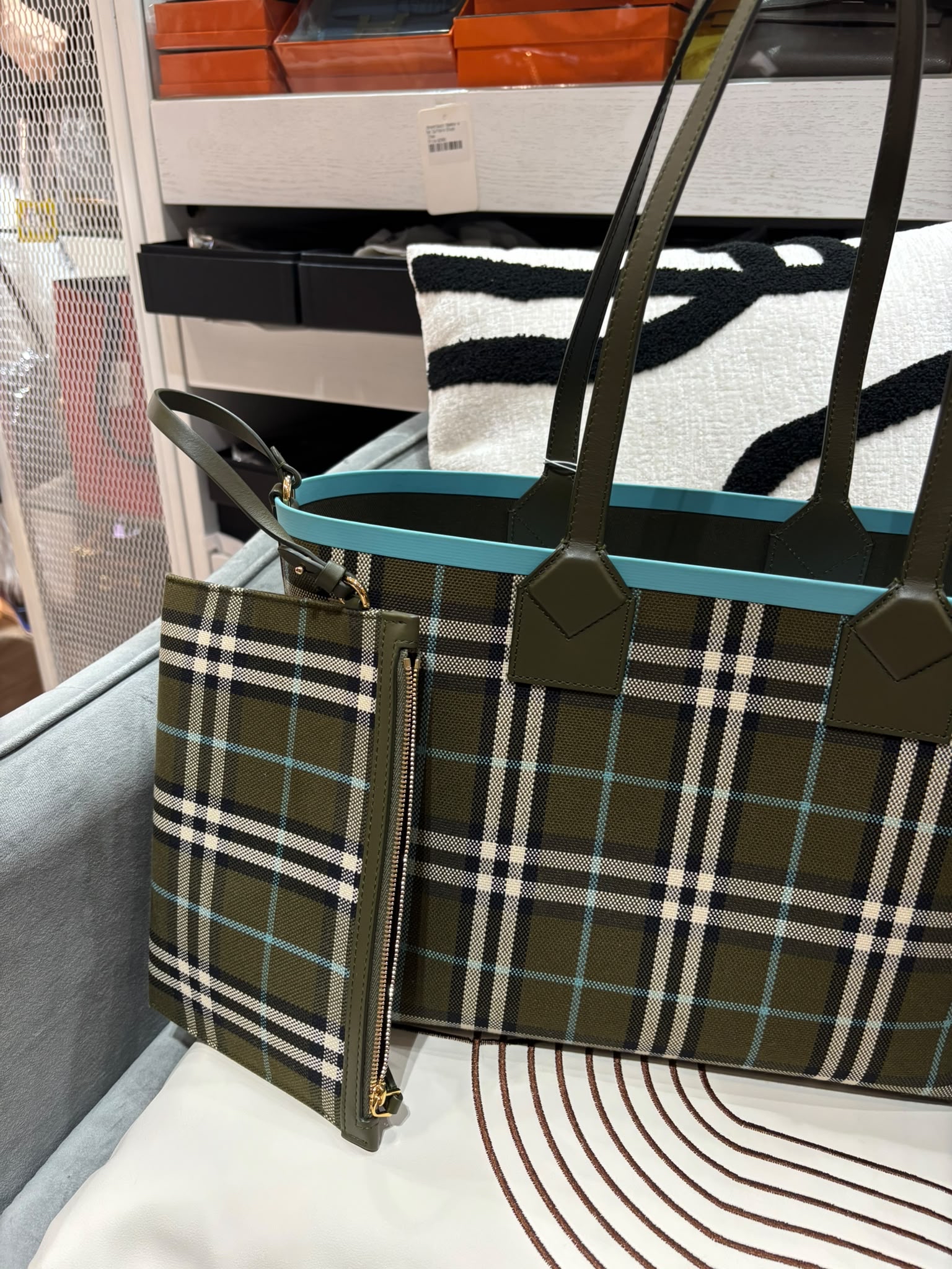 Burberry London Tote Bag Small 100%Authentic, 99%New ✅Dust bag