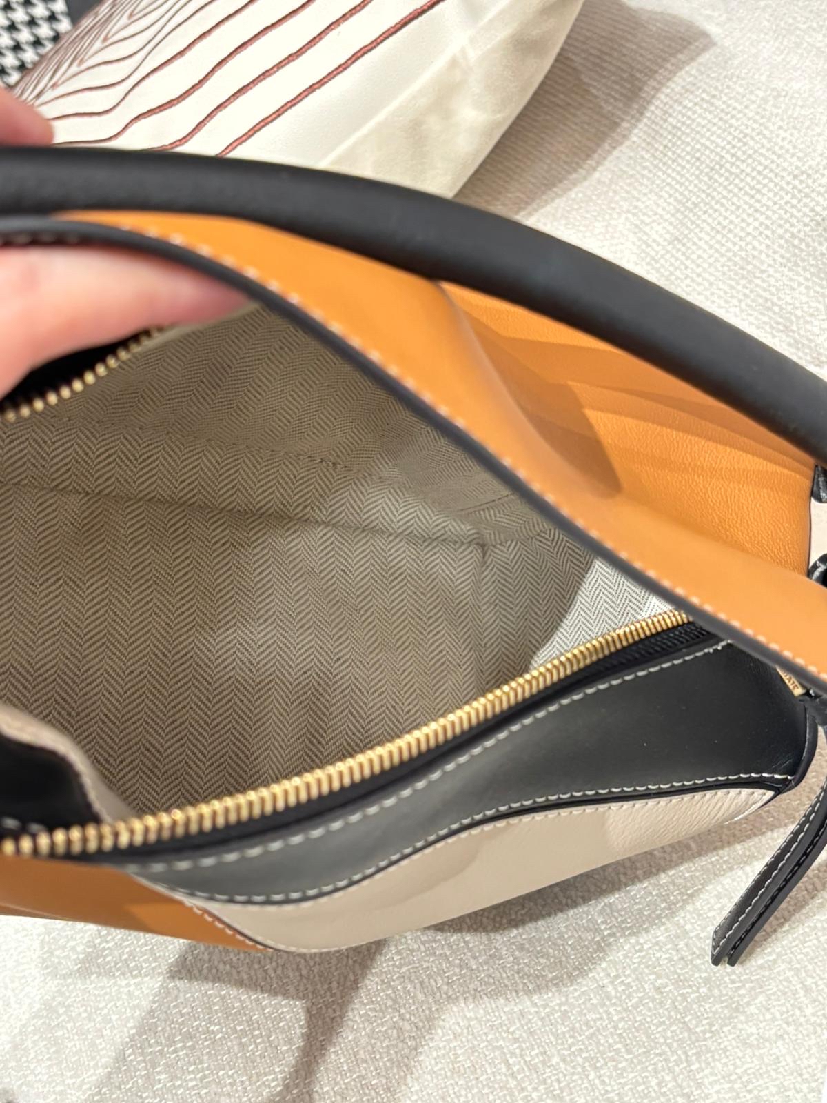 Loewe Puzzle Small 牛皮100%Authentic, 98%New ✅Dust bag